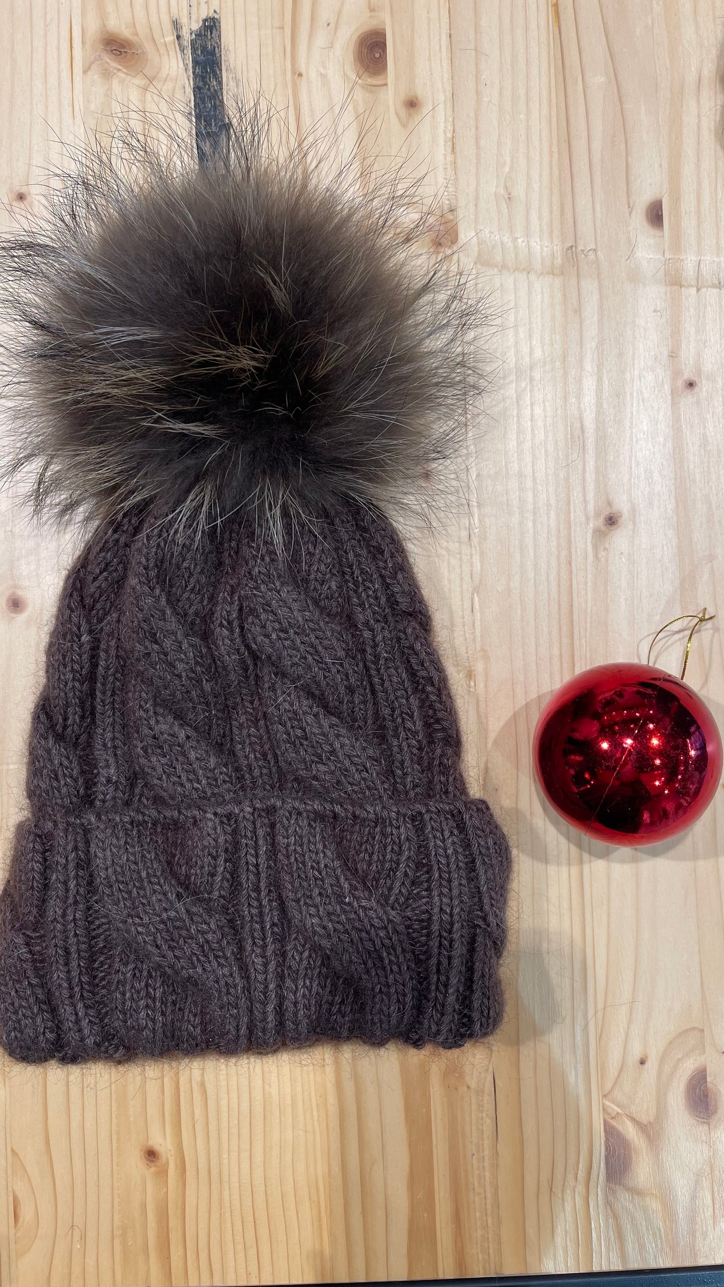 Cashmere pompom hat