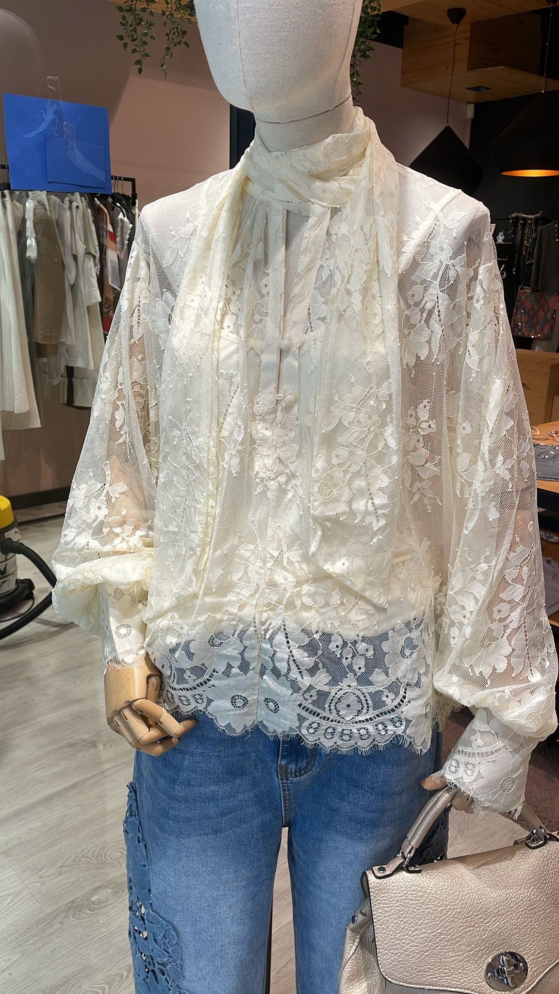 Camicia pizzo con sciarpina