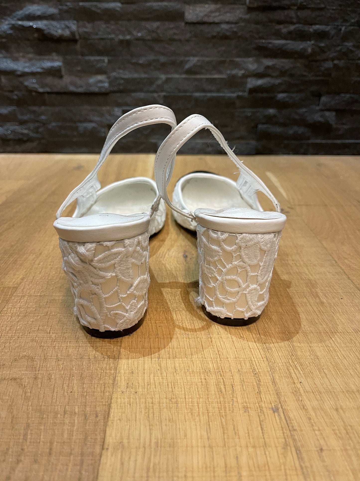 Lace slingback