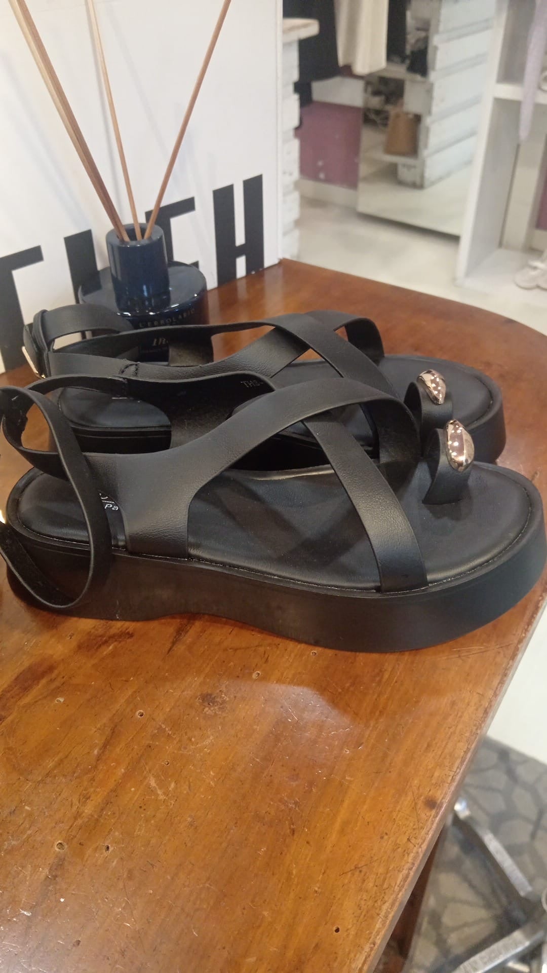 Sandalo Milo