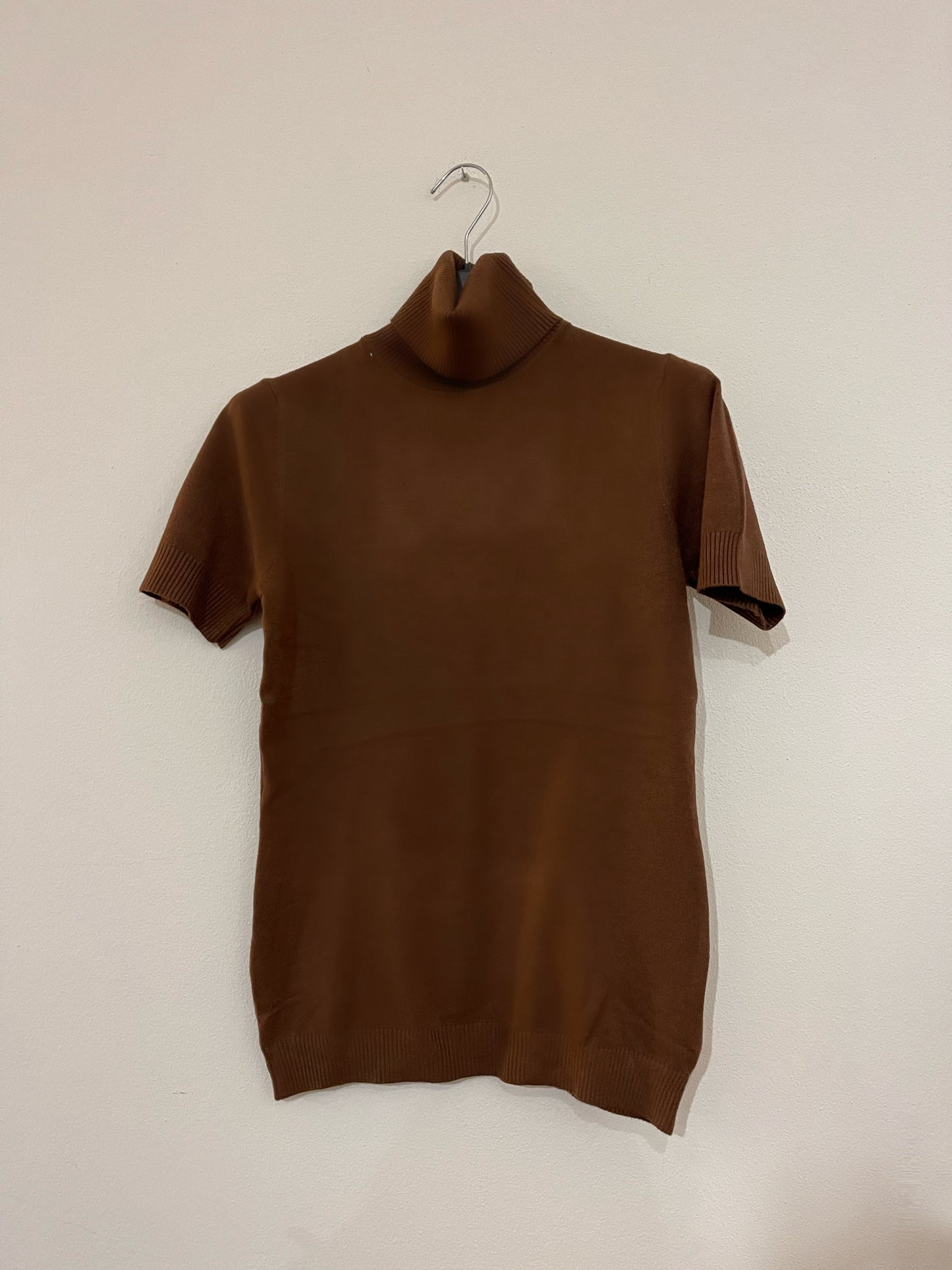 Short-sleeved turtleneck