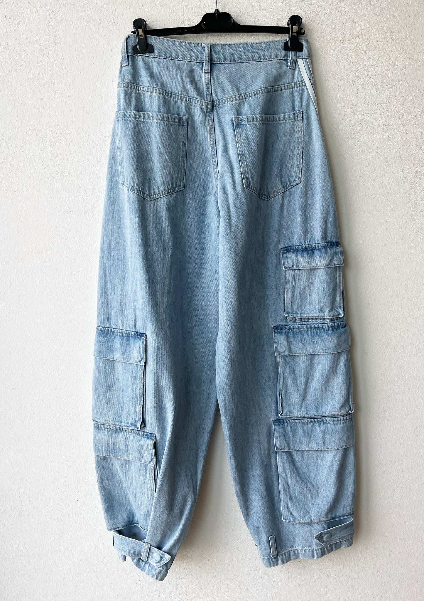 Jeans cargo con strisce