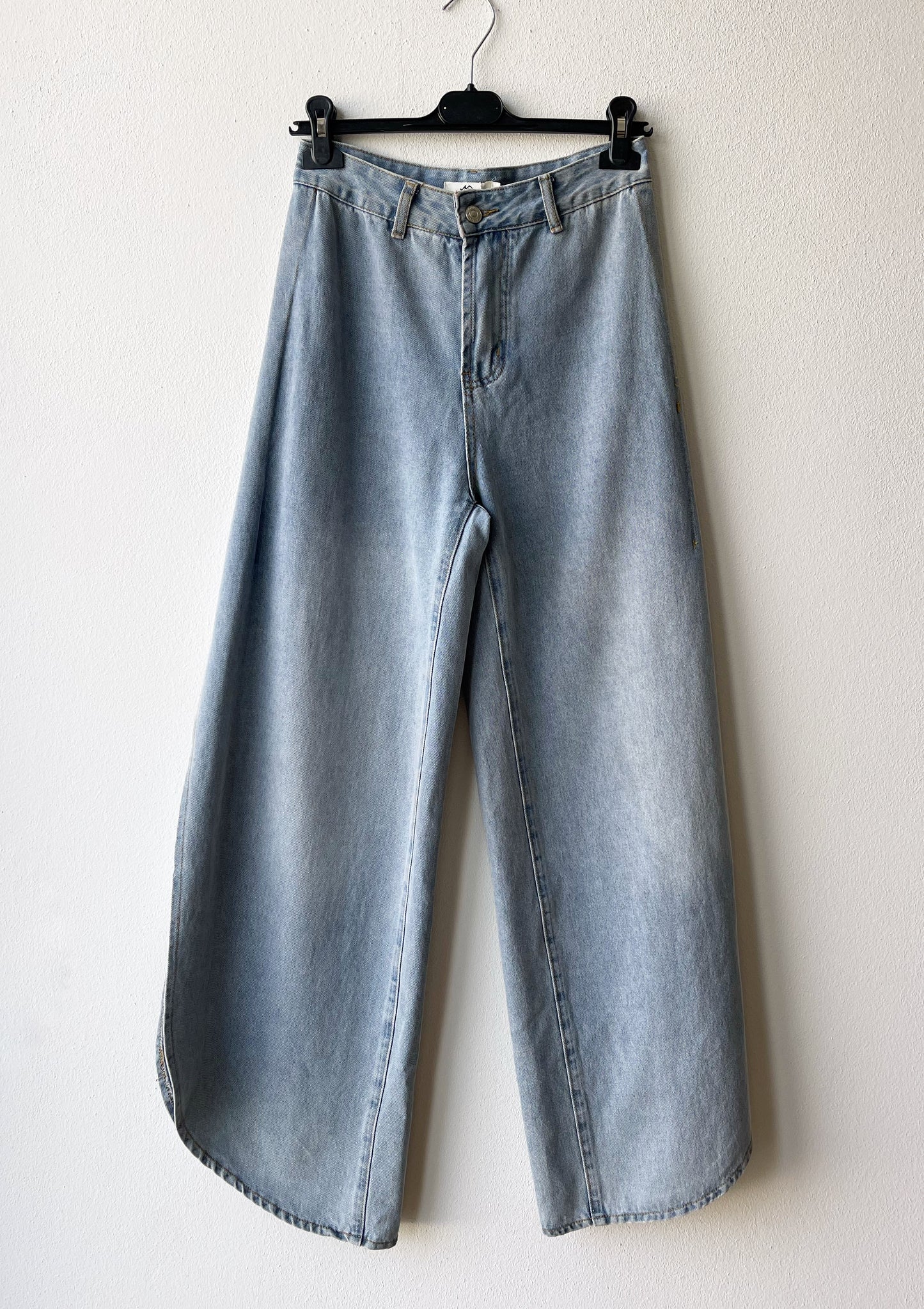 Jeans balloon spacco
