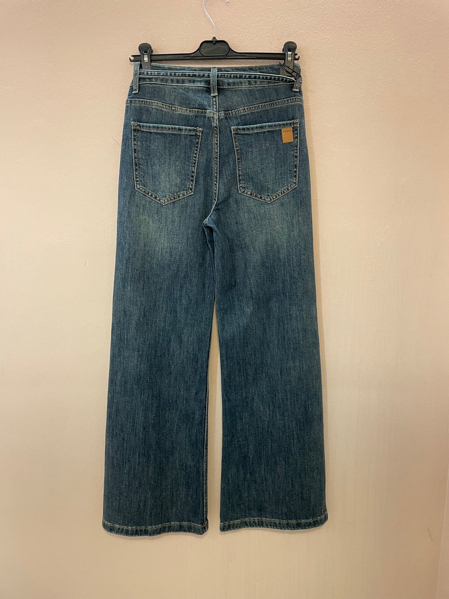 Jeans denim scuro dettaglio cintura