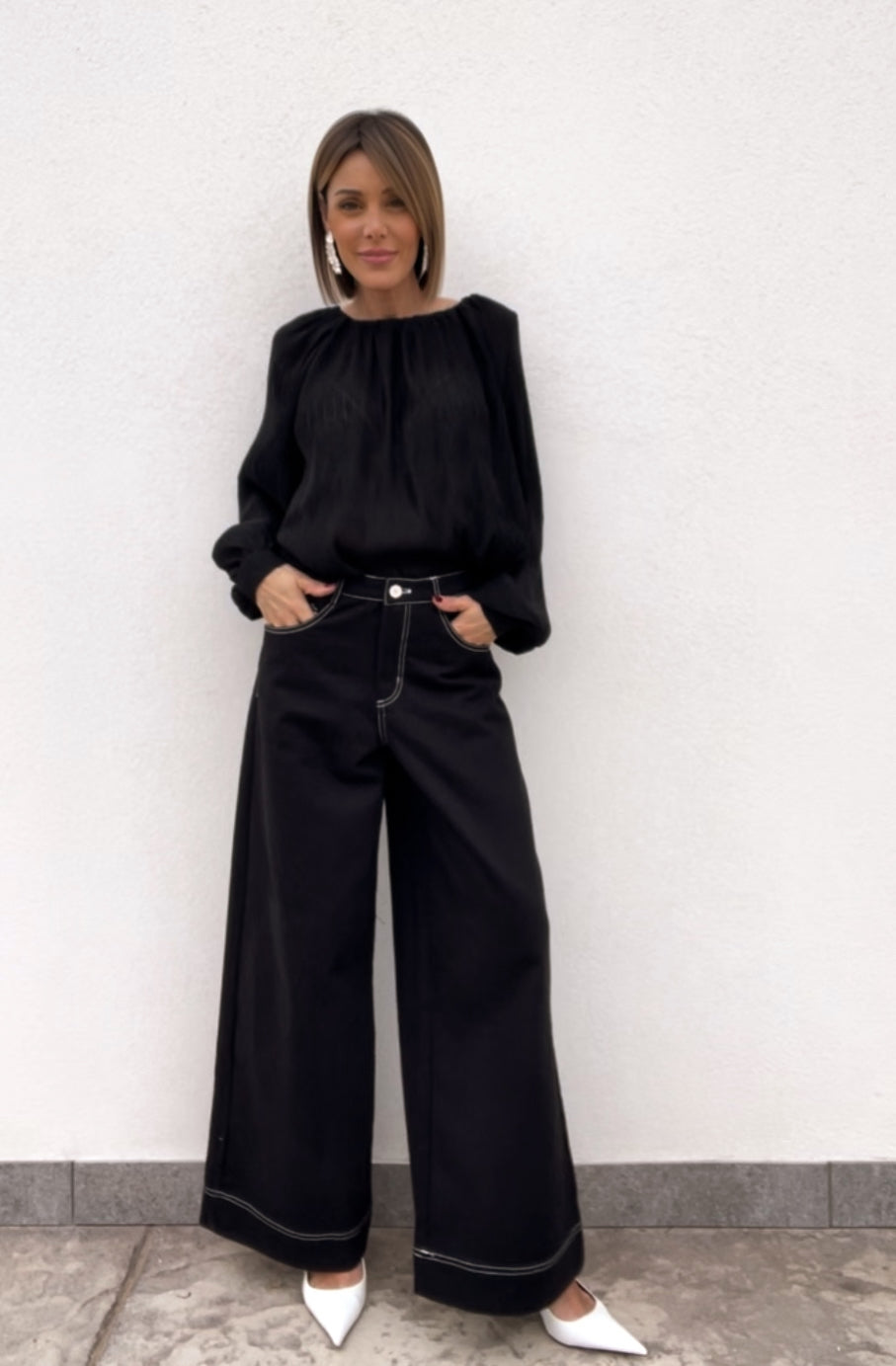 Black jeans with stitching