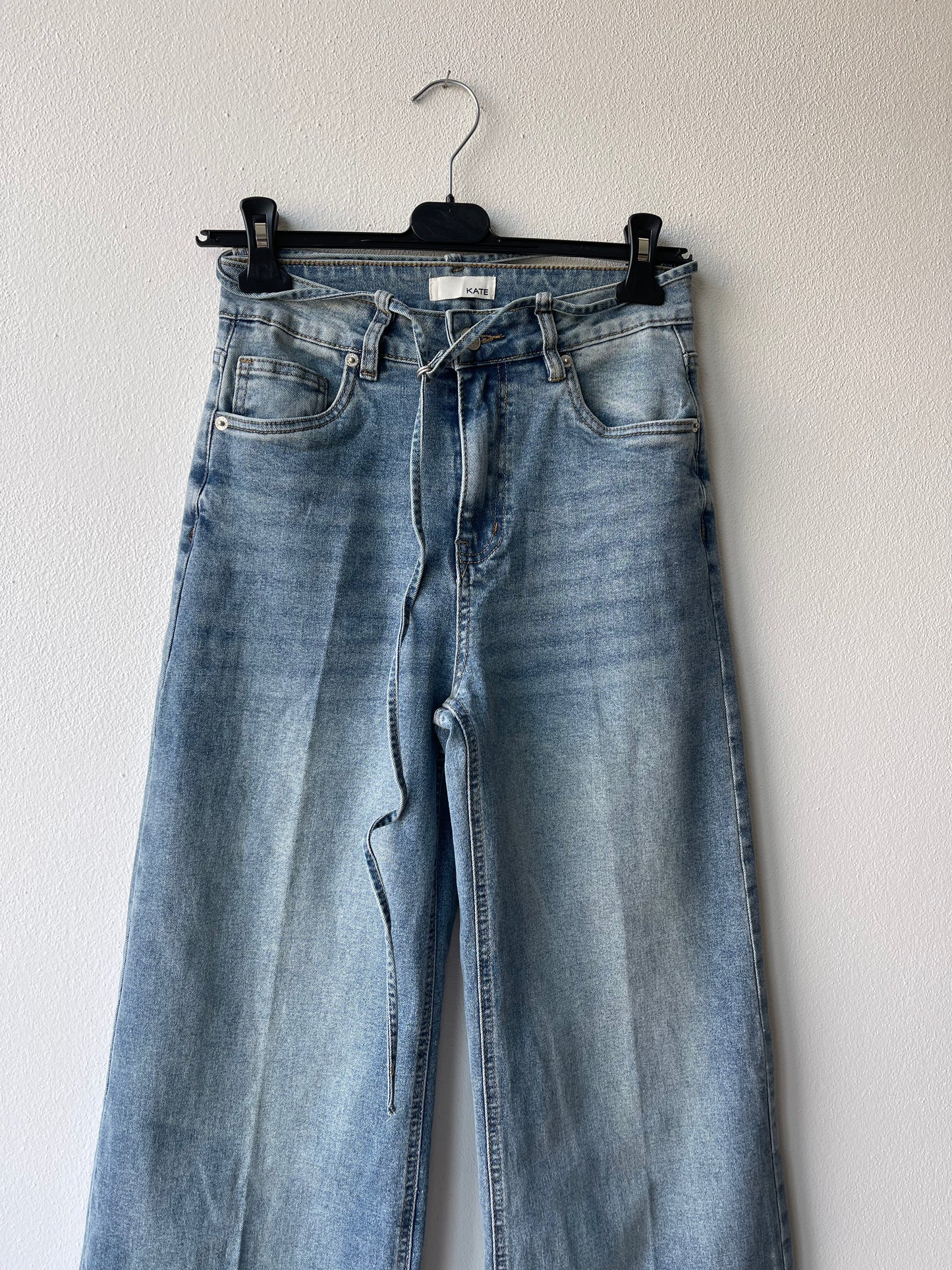 Jeans dettaglio cintura