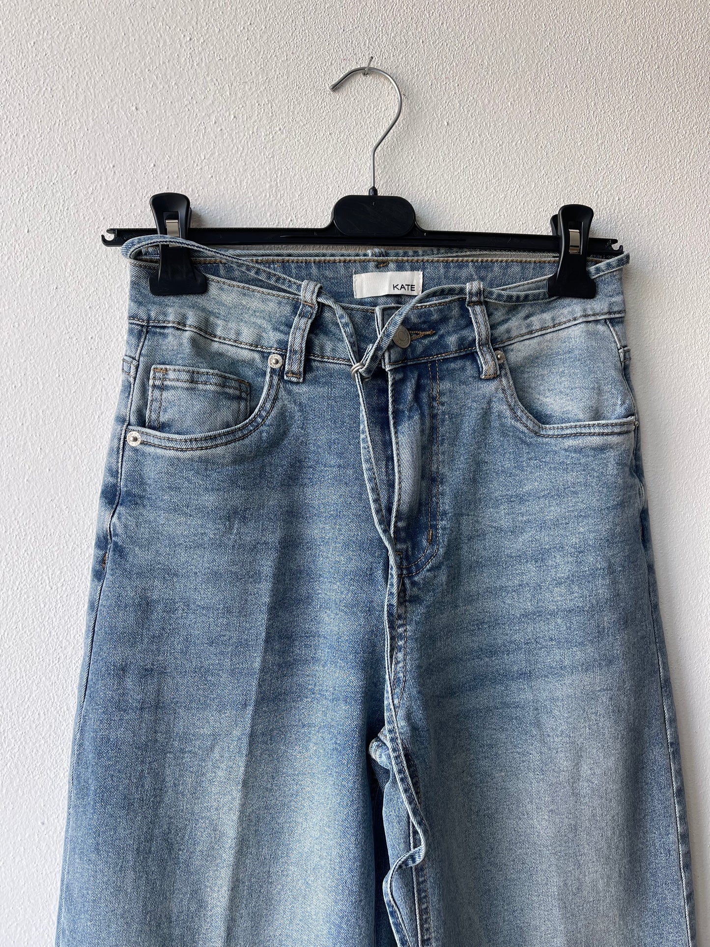 Jeans dettaglio cintura