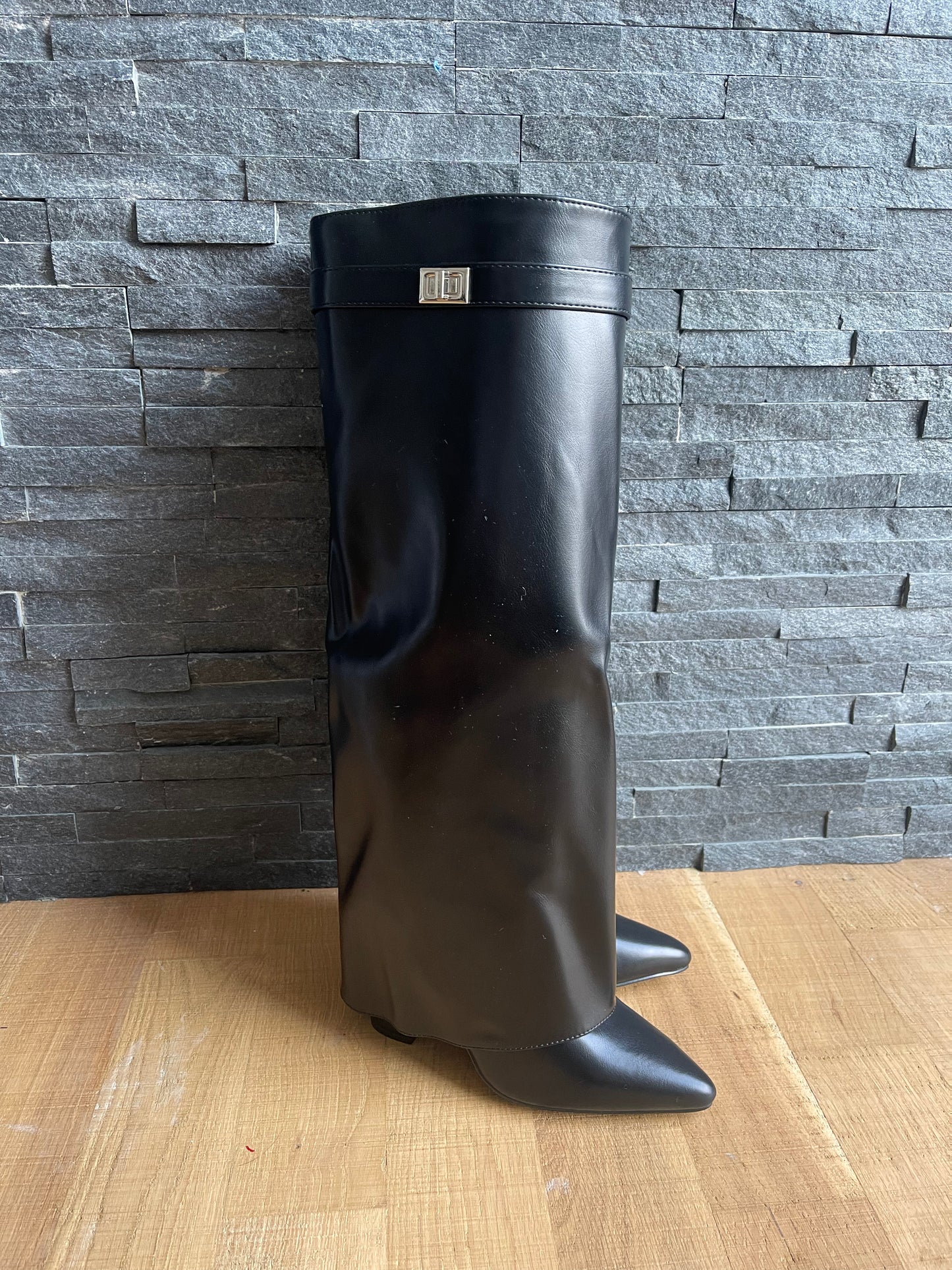 Black gyv boot