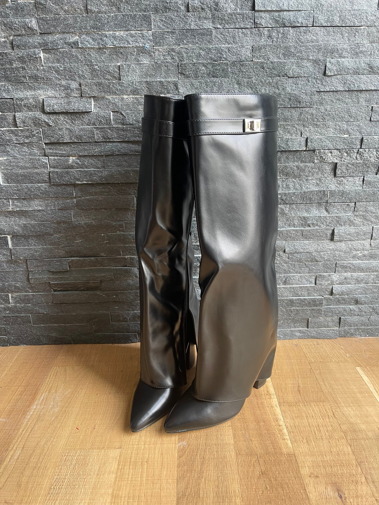 Black gyv boot