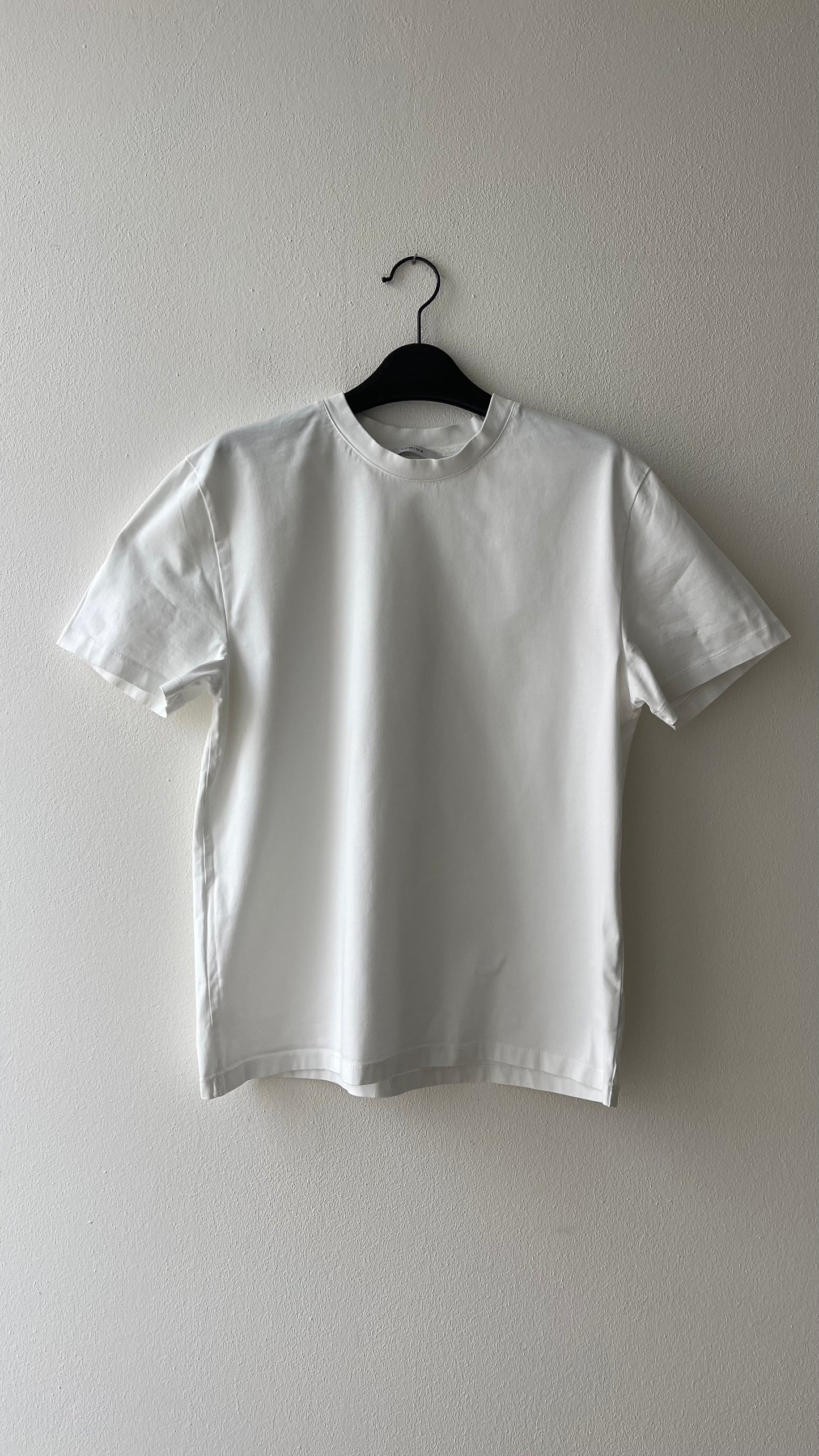 T-shirt accollata