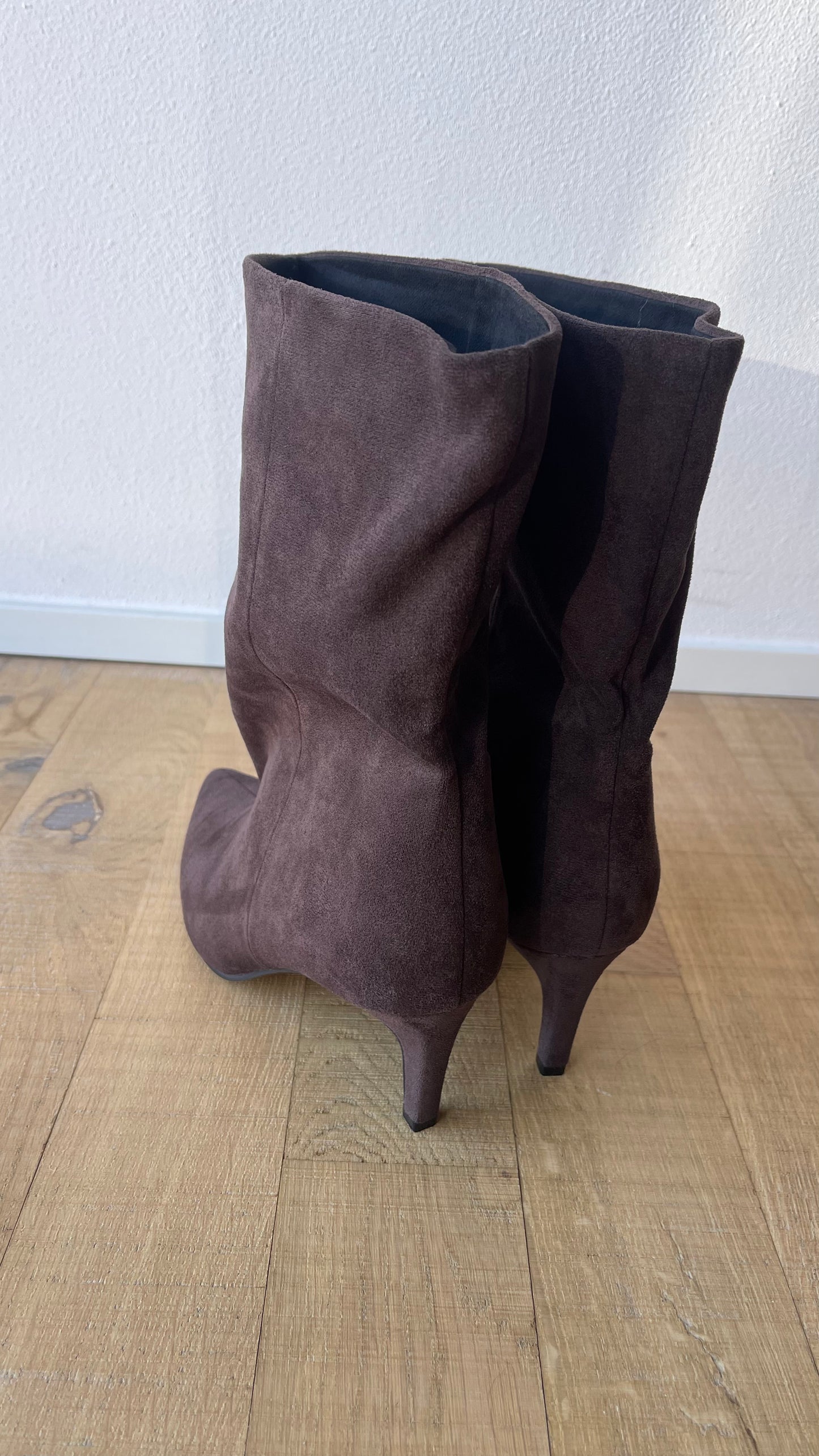 Stivaletto scamosciato marrone