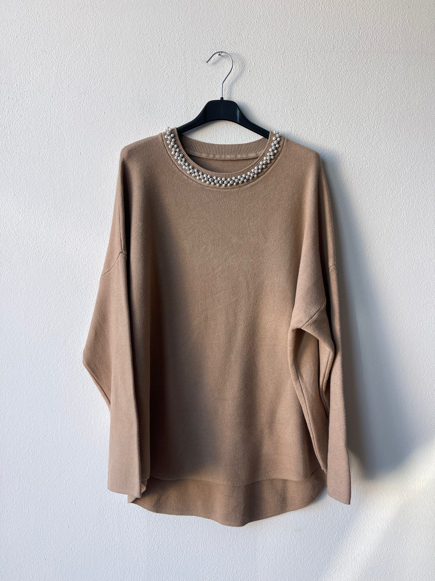 Maglia viscosa collo perle