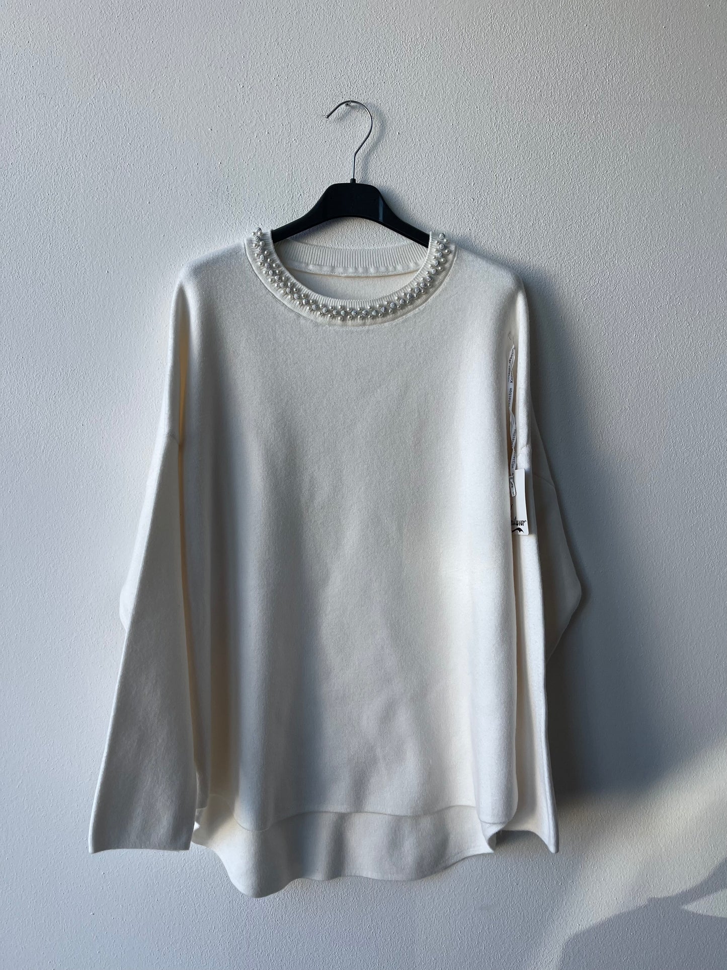 Maglia viscosa collo perle