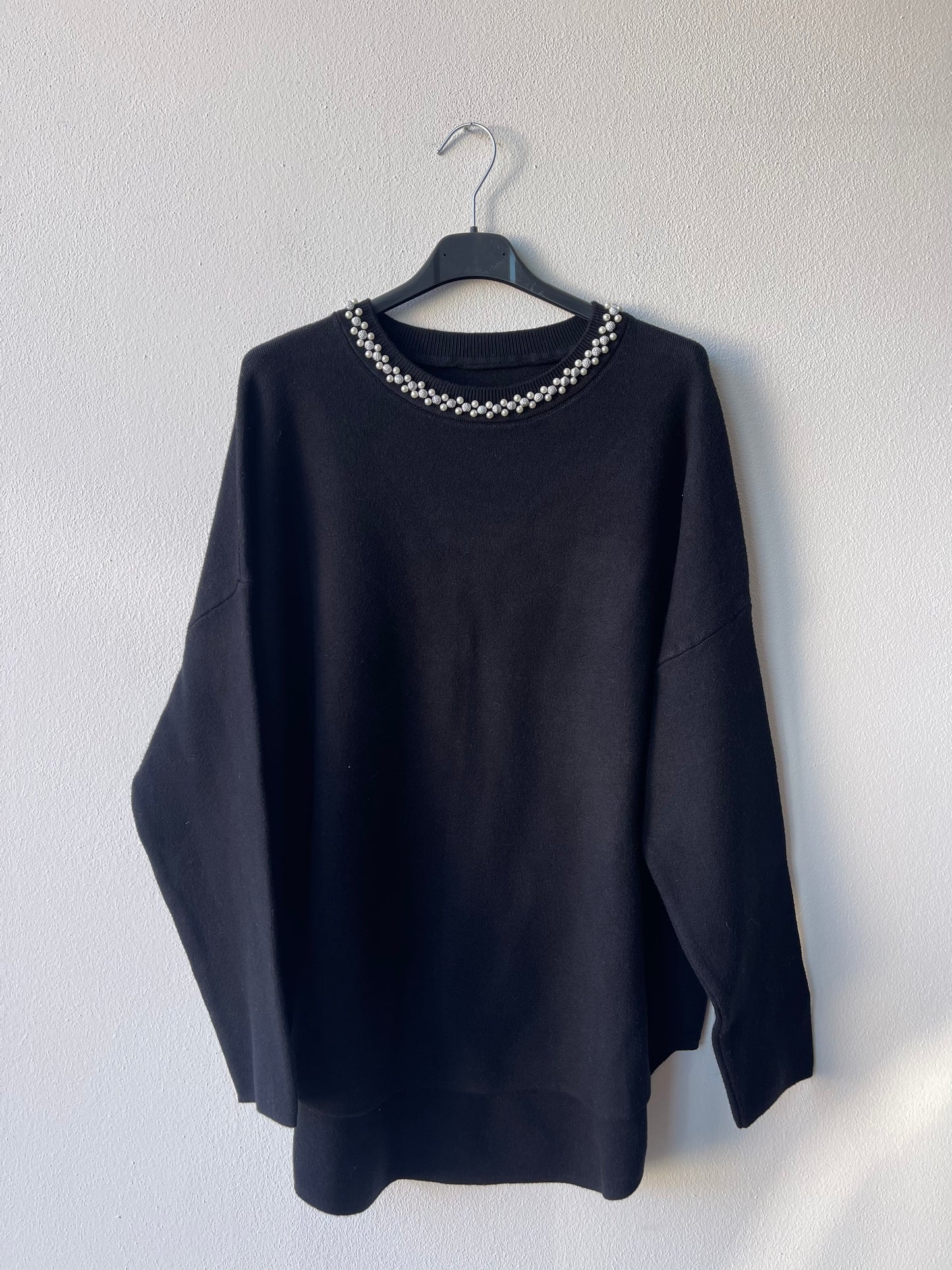 Maglia viscosa collo perle
