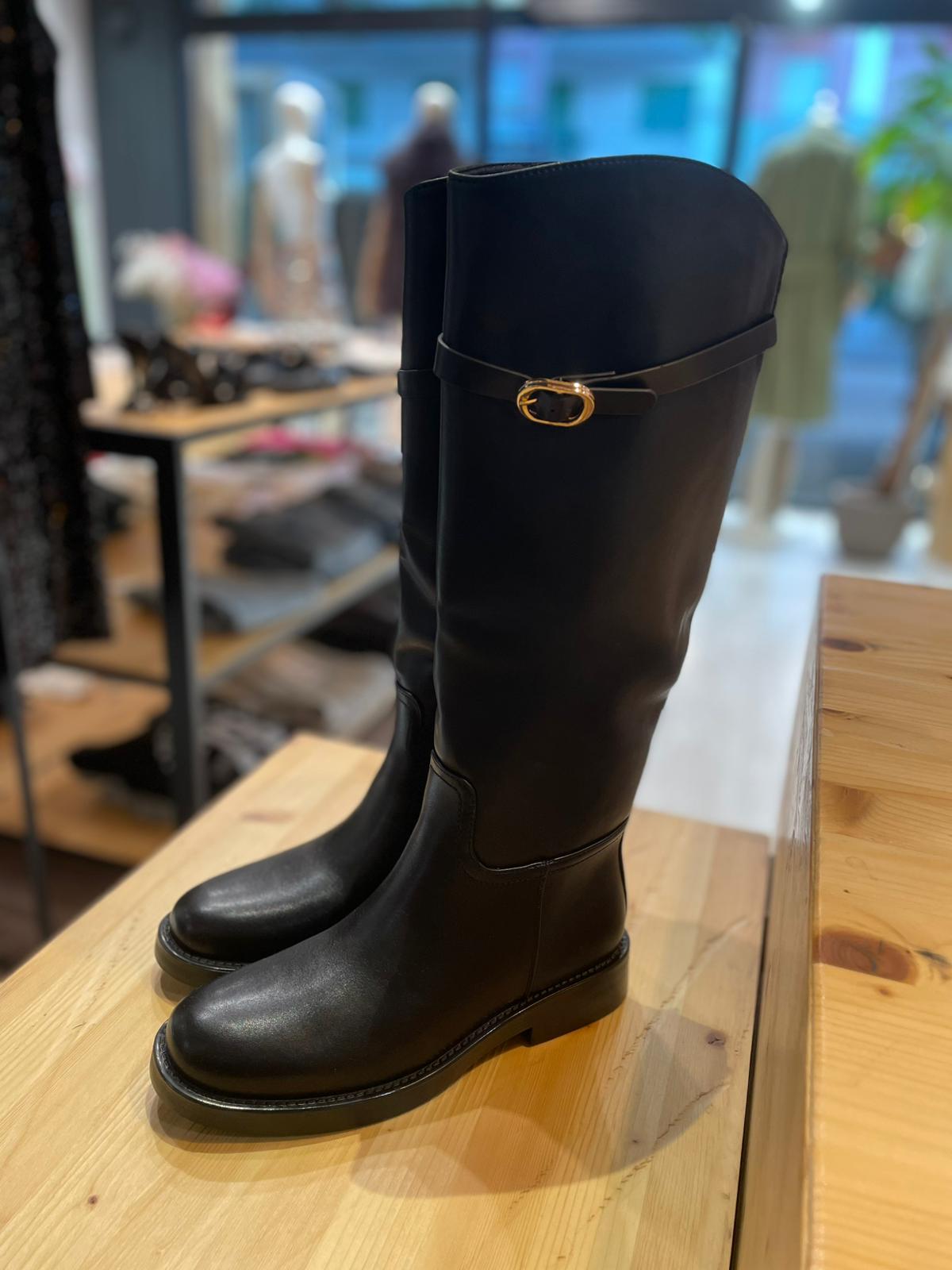 Stivale flat nero