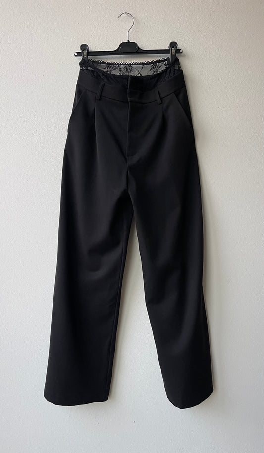 Pantalone dettaglio pizzo