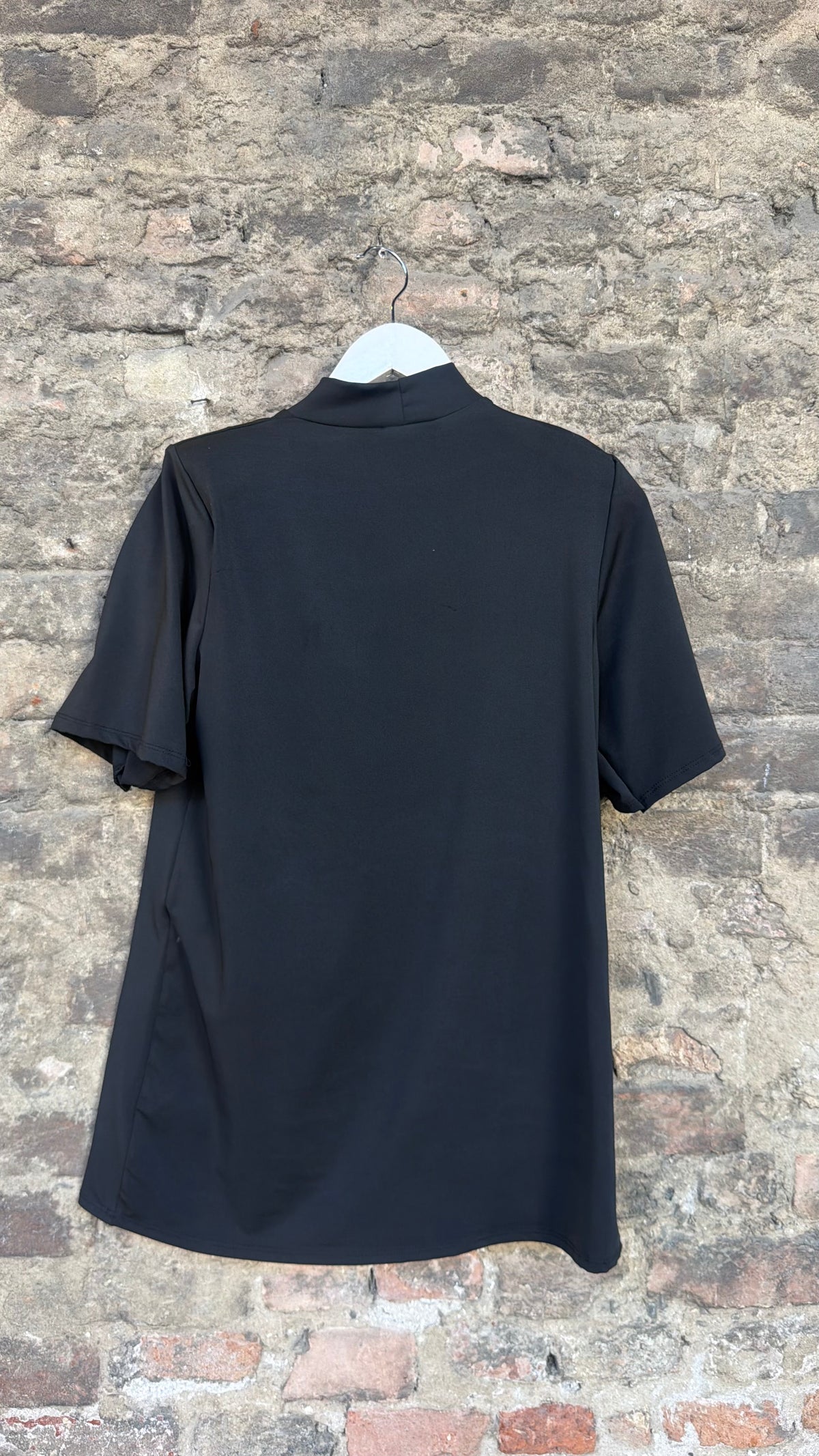 T-shirt spallina imbottita