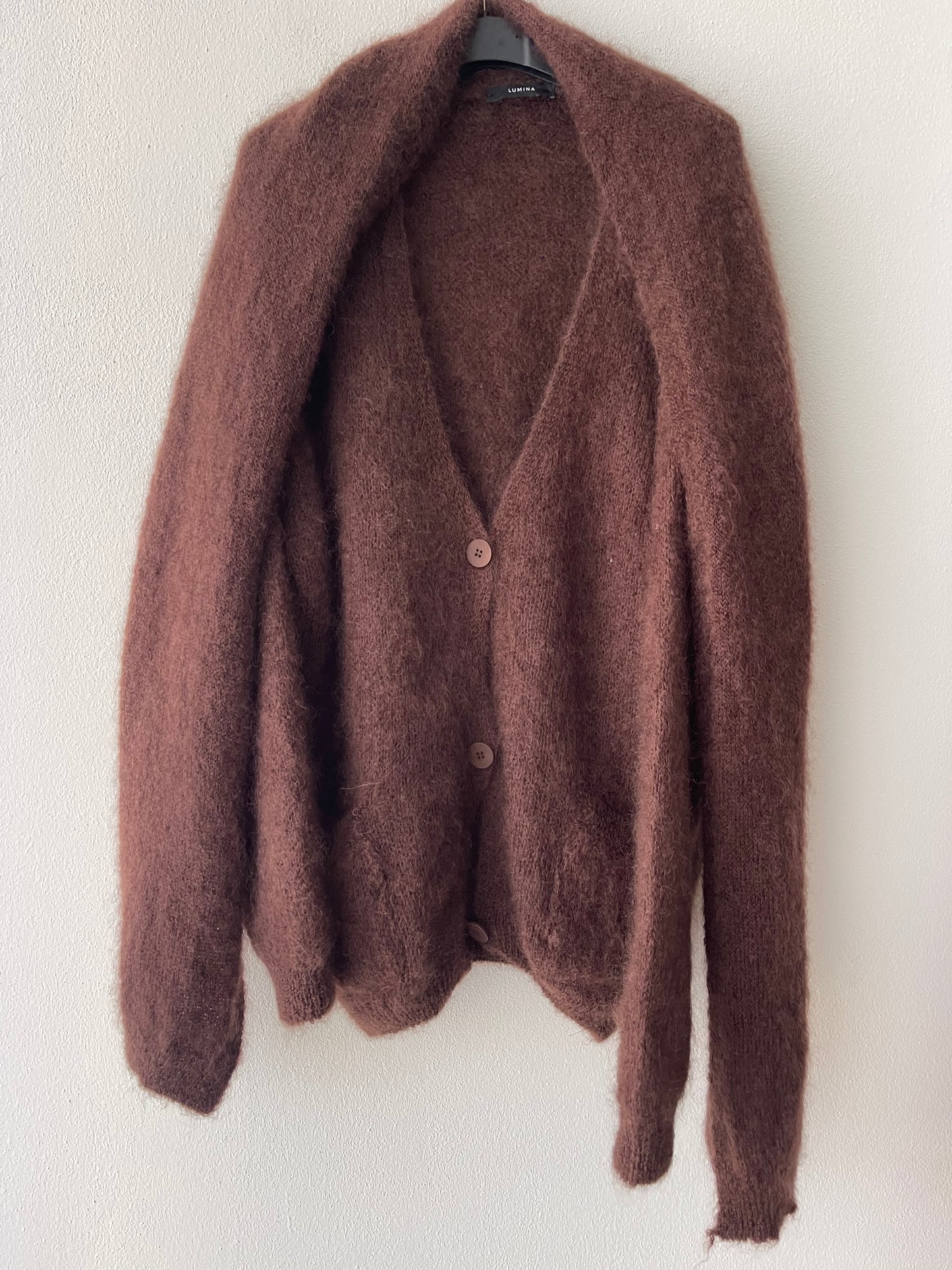 Cardigan marrone sciarpa