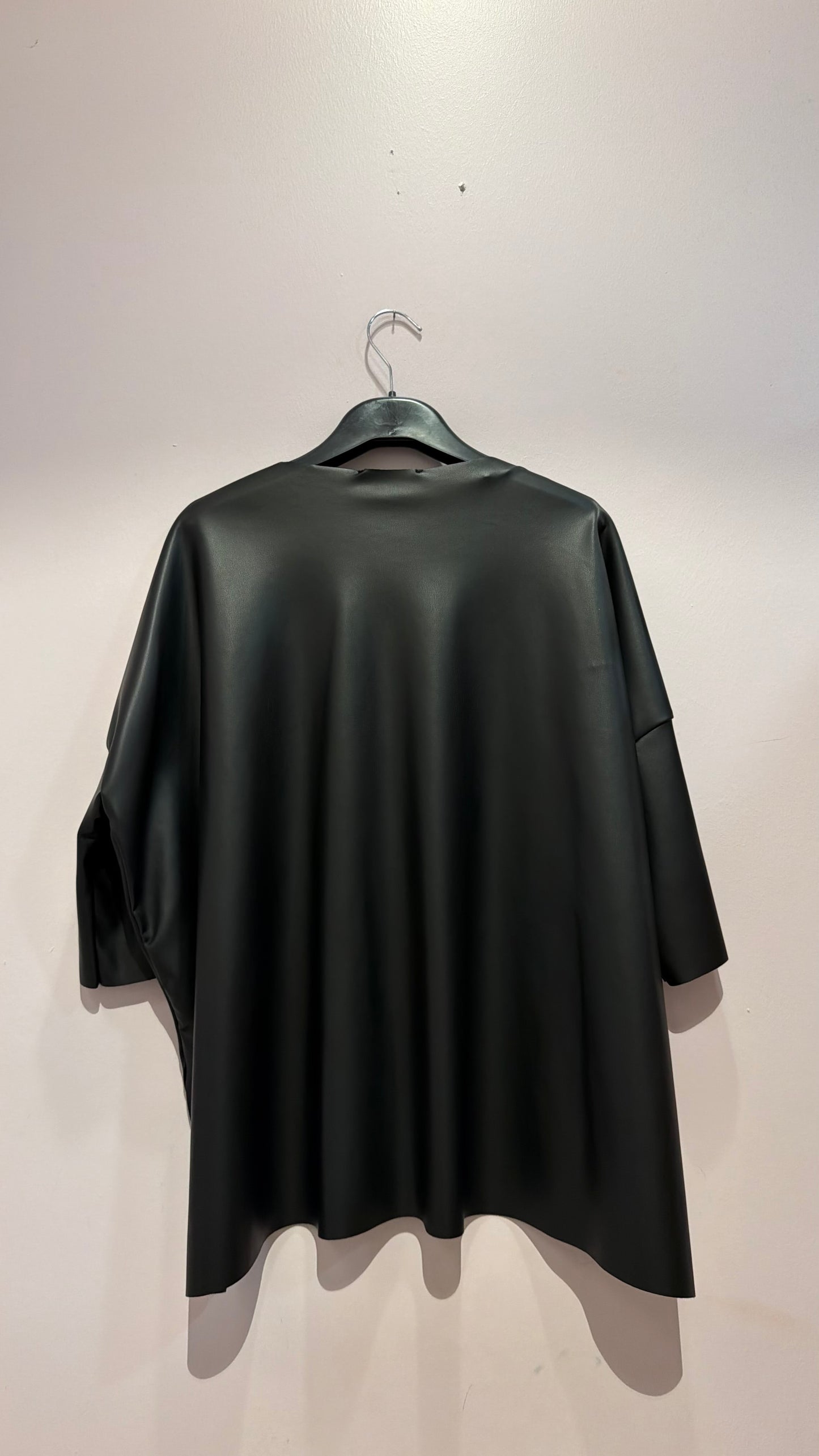 T-shirt ecopelle nera