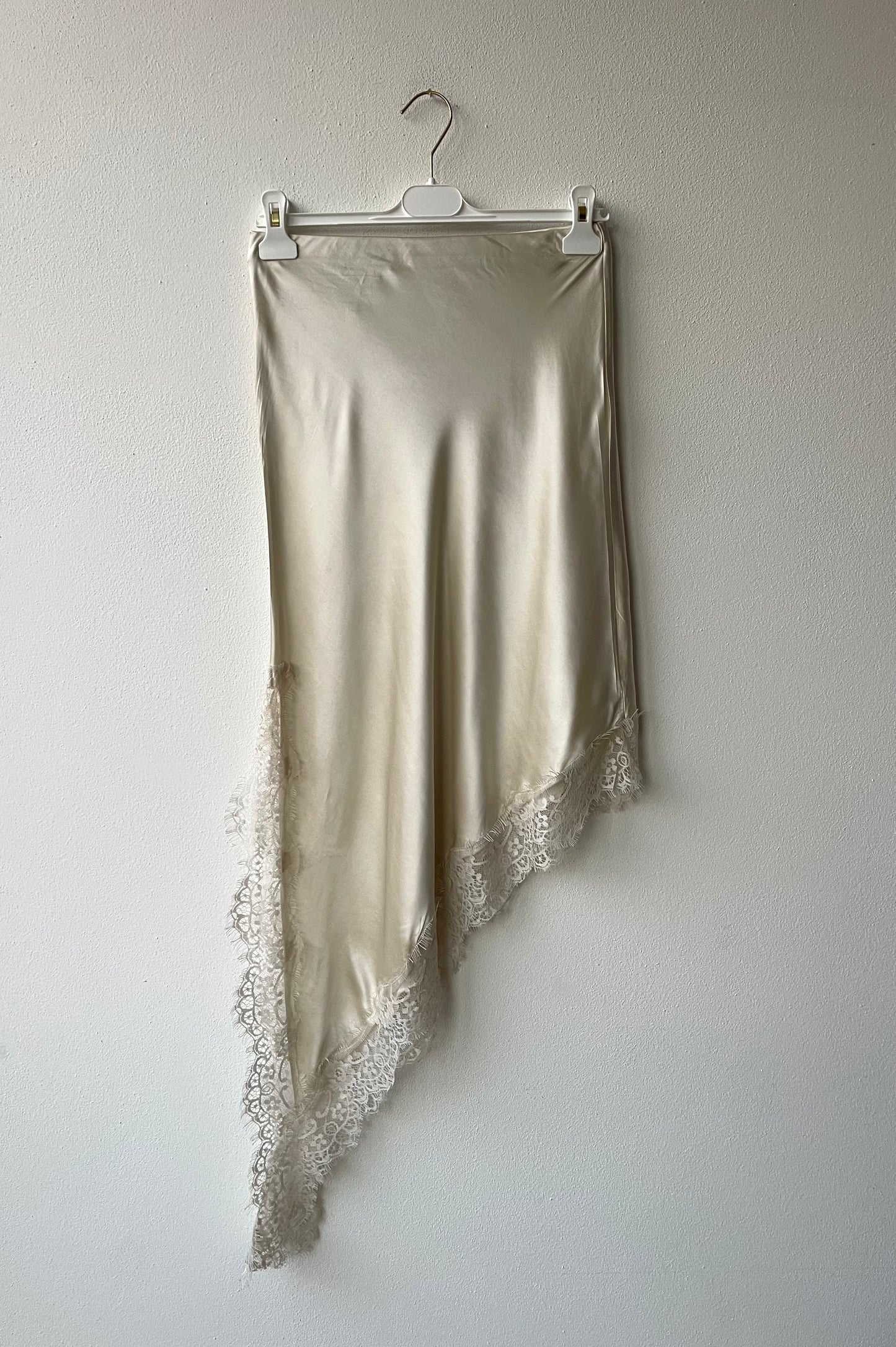 Gonna panna dettaglio pizzo