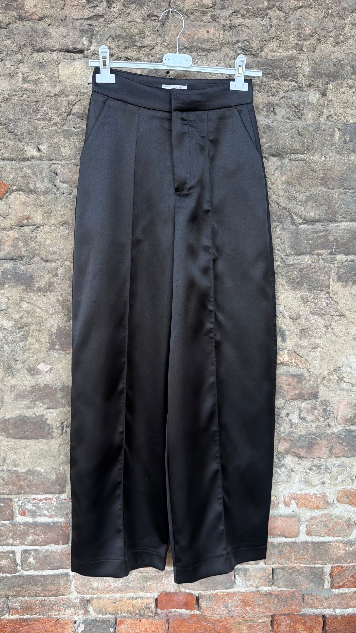 Pantalone carrot nero lucido