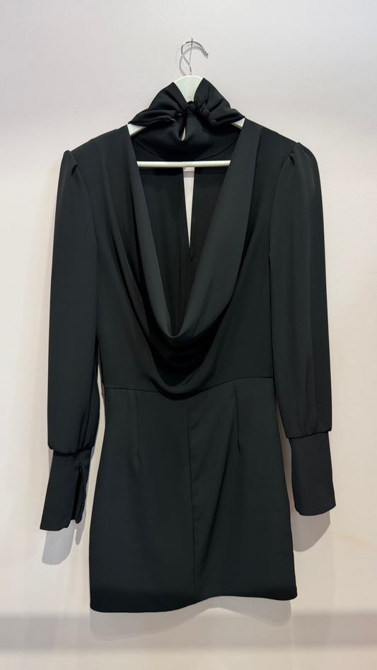 Abito nero colletto