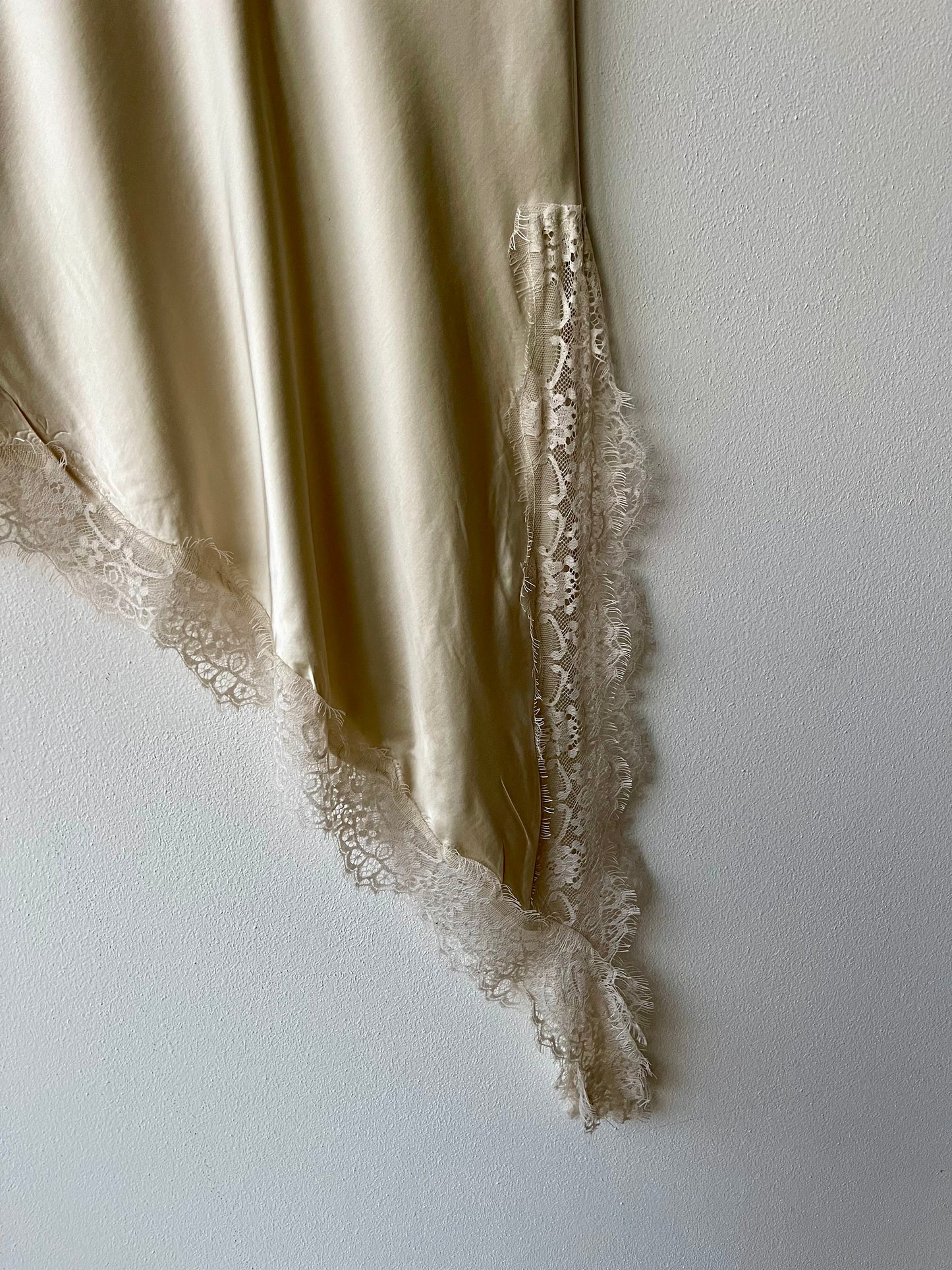 Gonna panna dettaglio pizzo