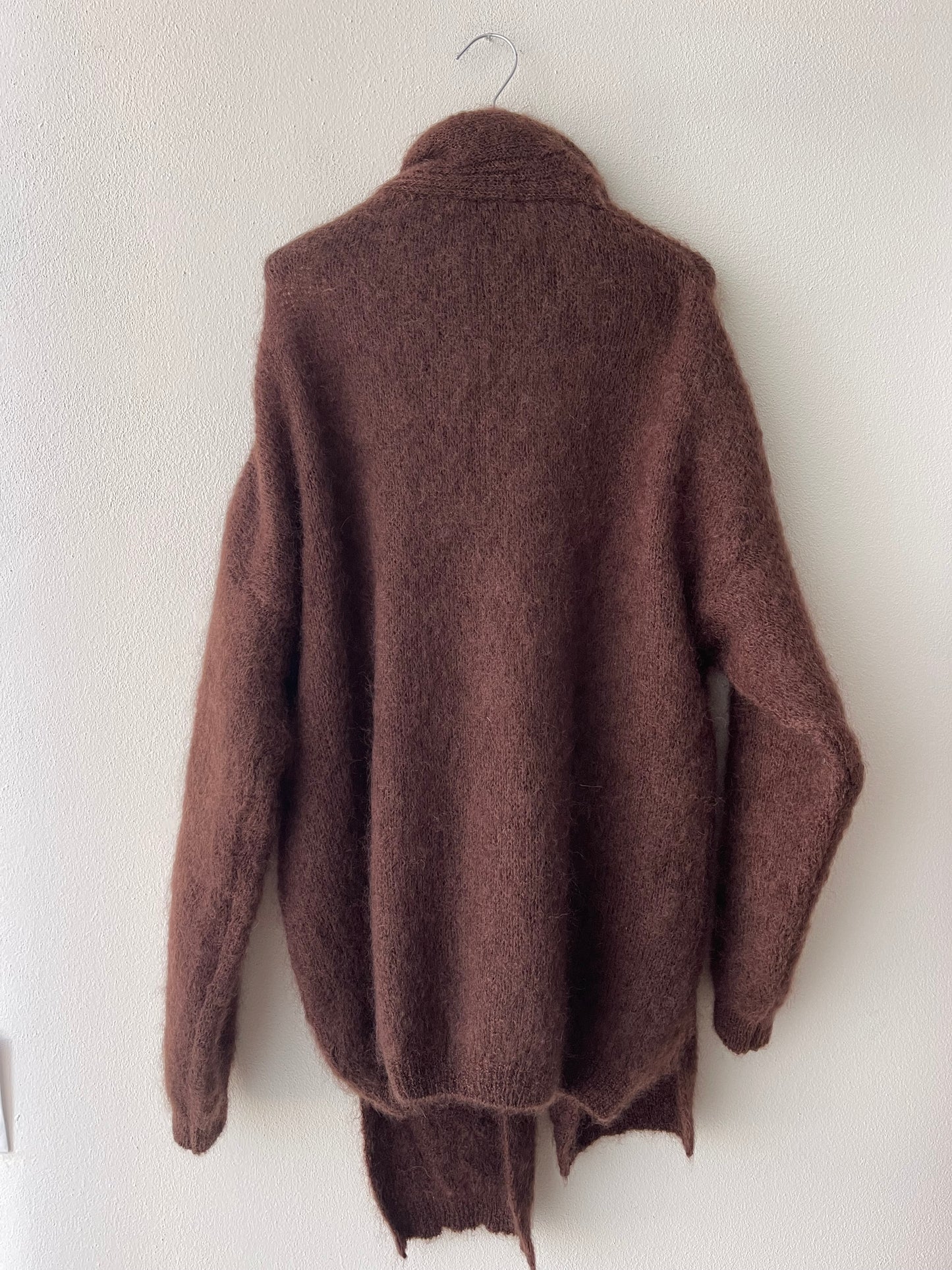 Cardigan marrone sciarpa