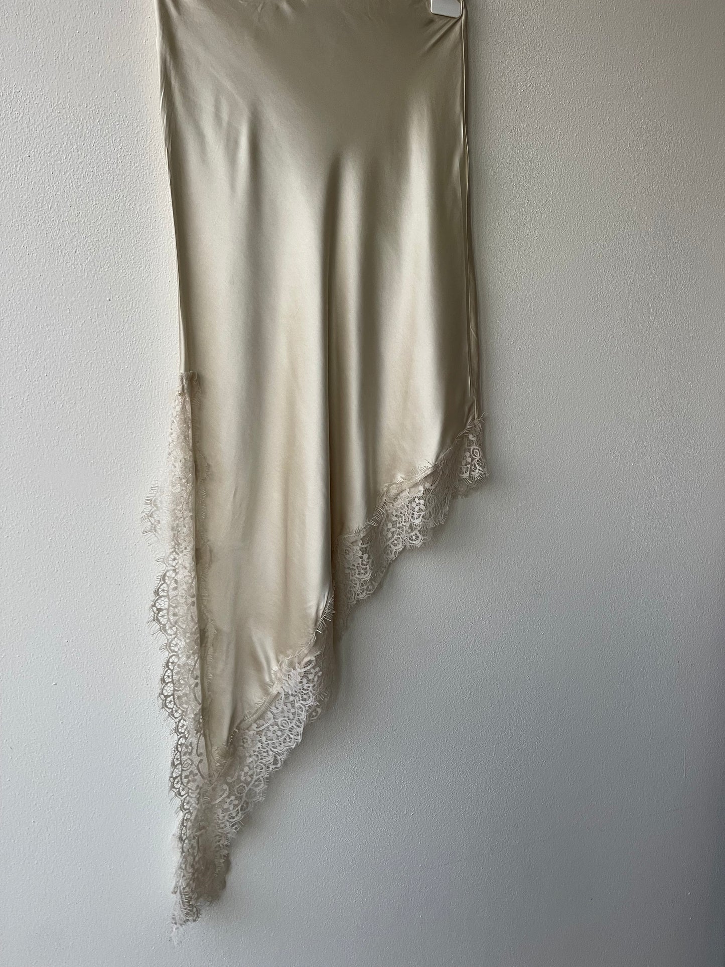 Gonna panna dettaglio pizzo