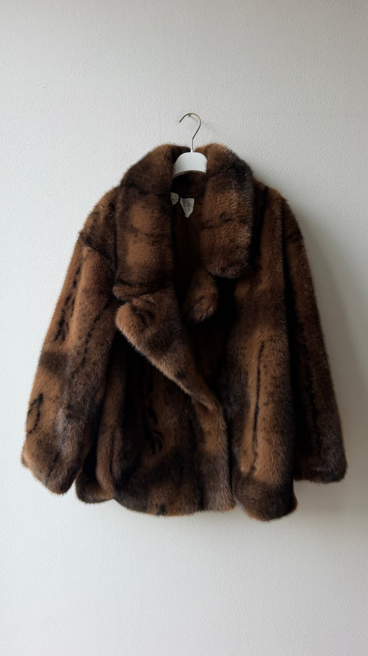 Pelliccia eco marrone nera