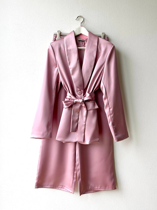 Tailleur rosa satin