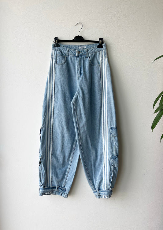 Jeans cargo con strisce