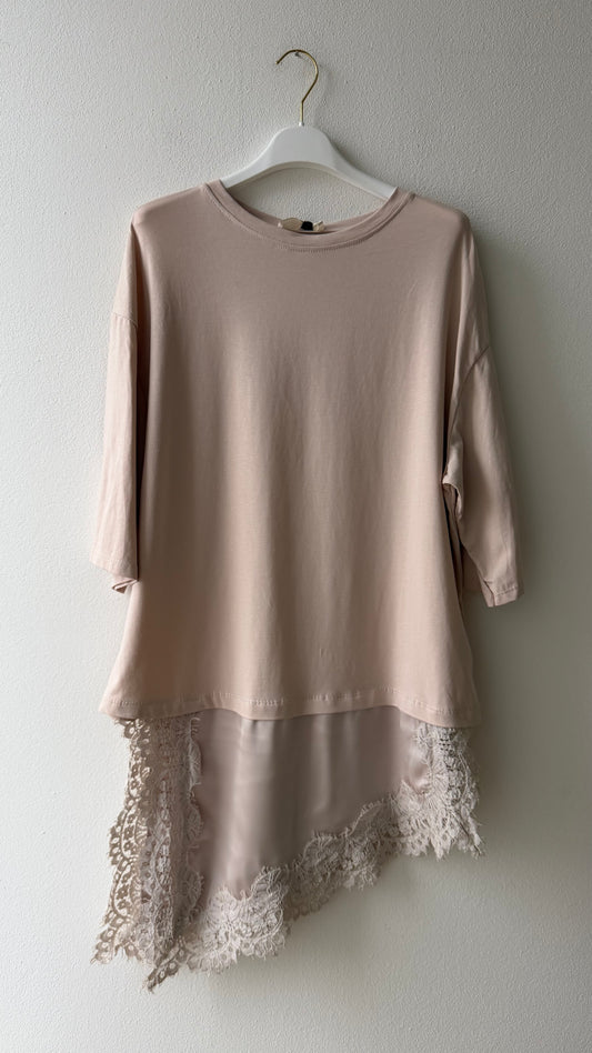 T-shirt inserto satin e pizzo