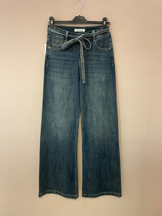 Jeans denim scuro dettaglio cintura