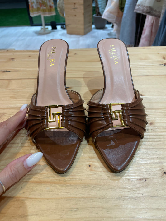 Mules cognac oro