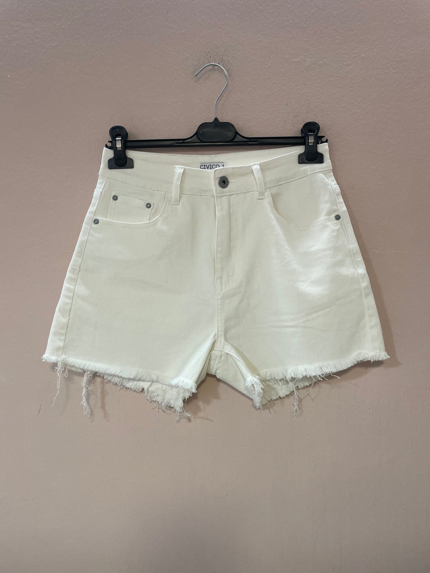 Shorts denim sfrangiato