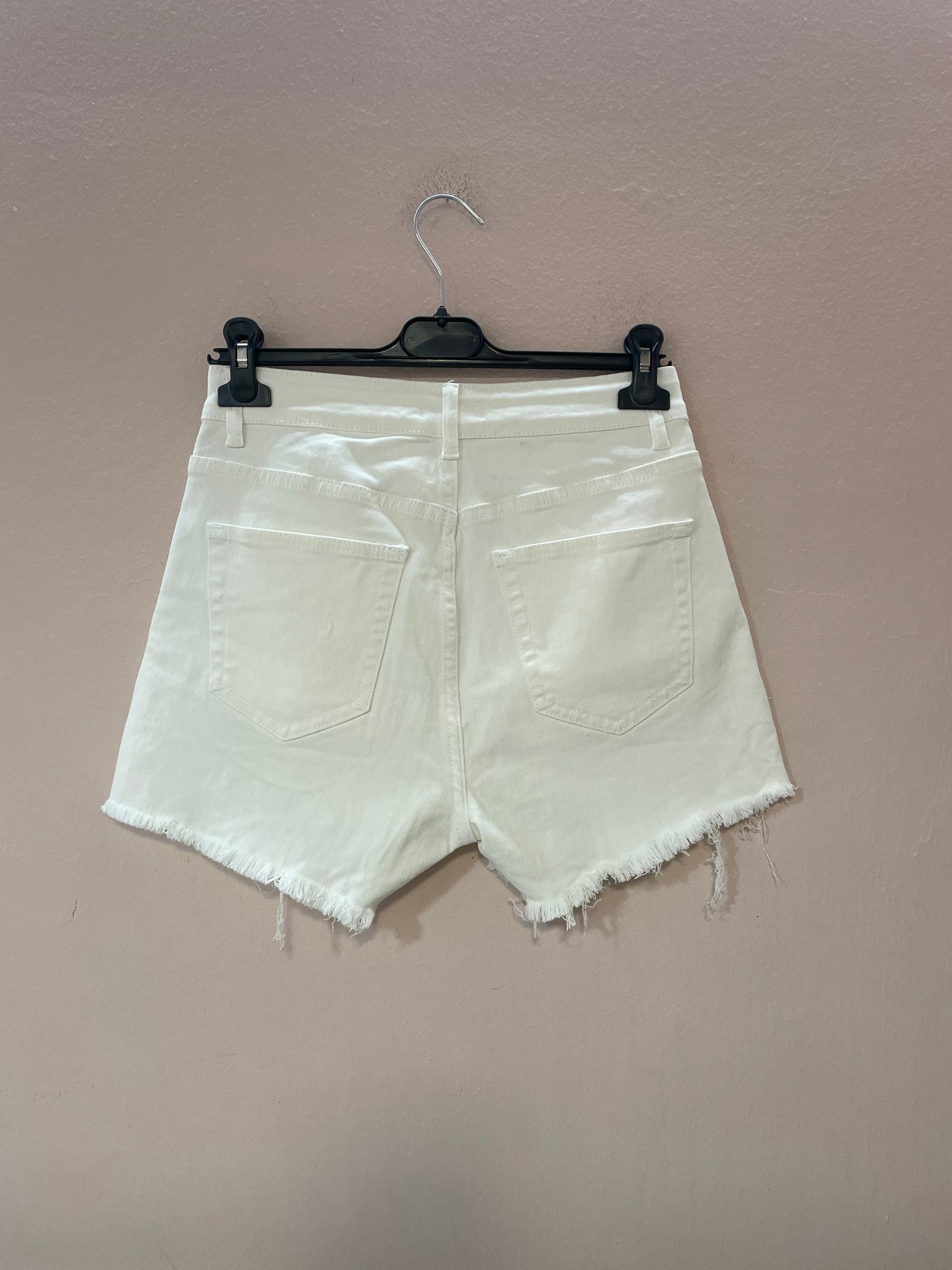 Shorts denim sfrangiato