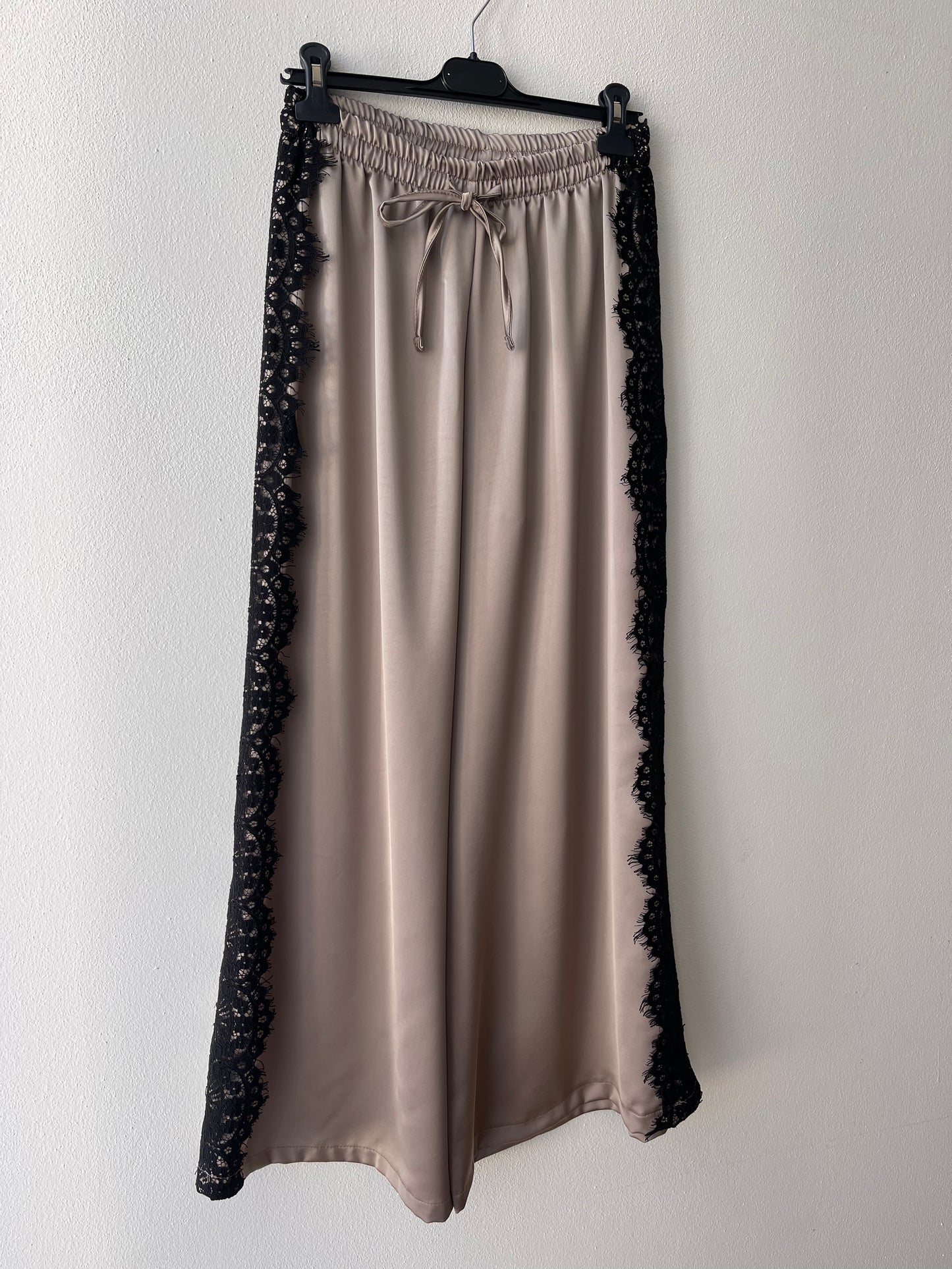 Pantaloni satin pizzo