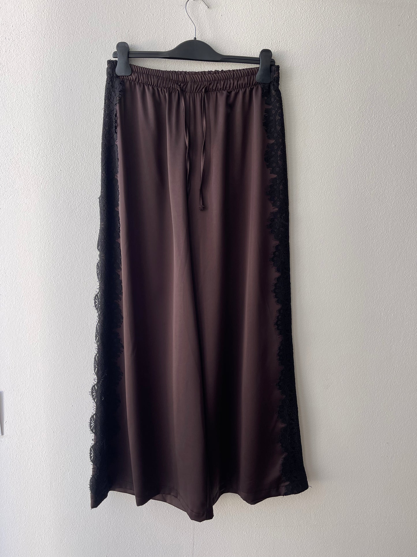 Pantaloni satin pizzo