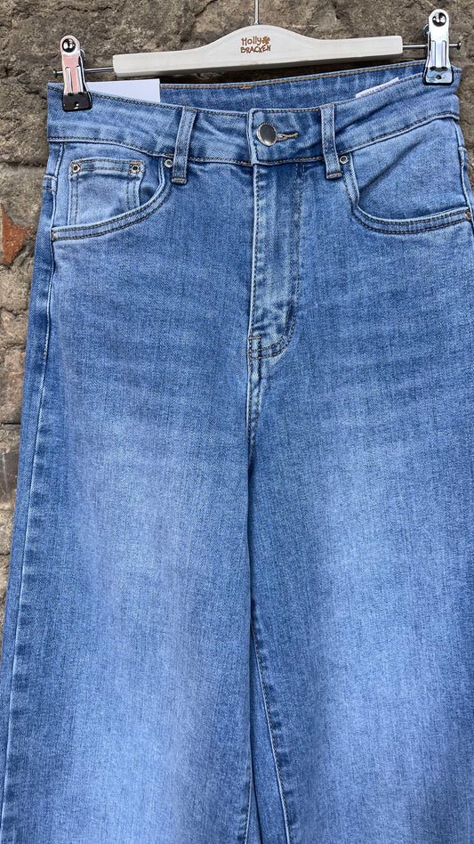 Jeans vita alta sfrangiato