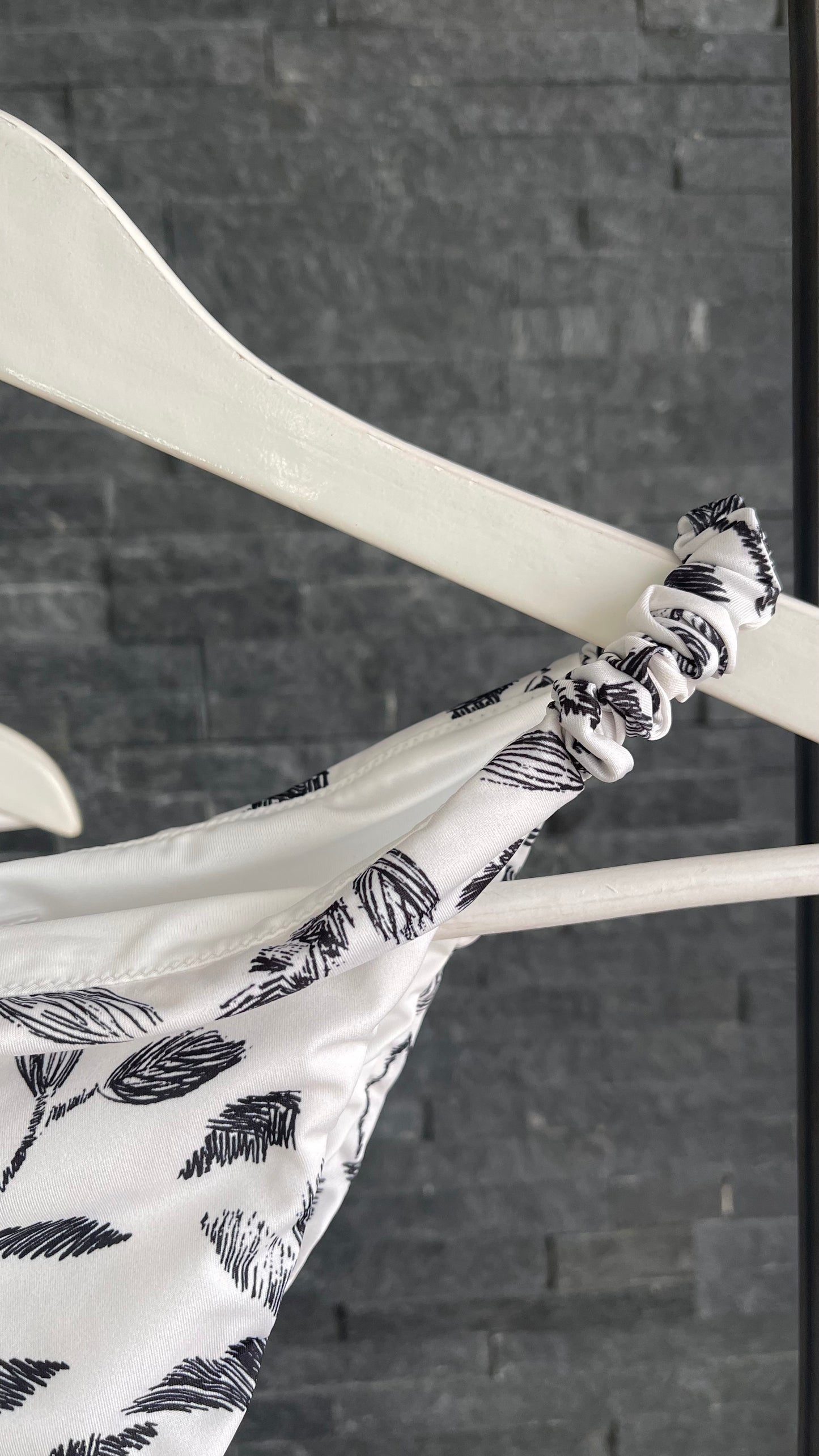 Bikini bianco stampa foglie
