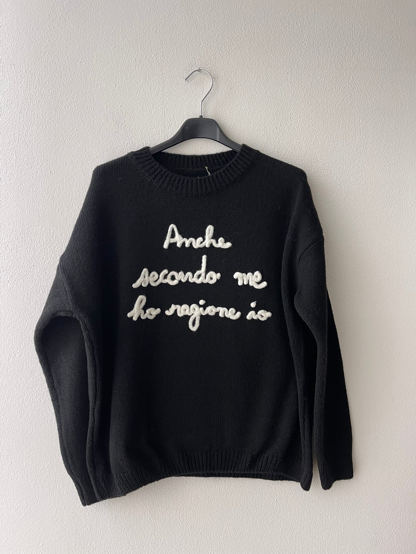 Maglia nera scritte