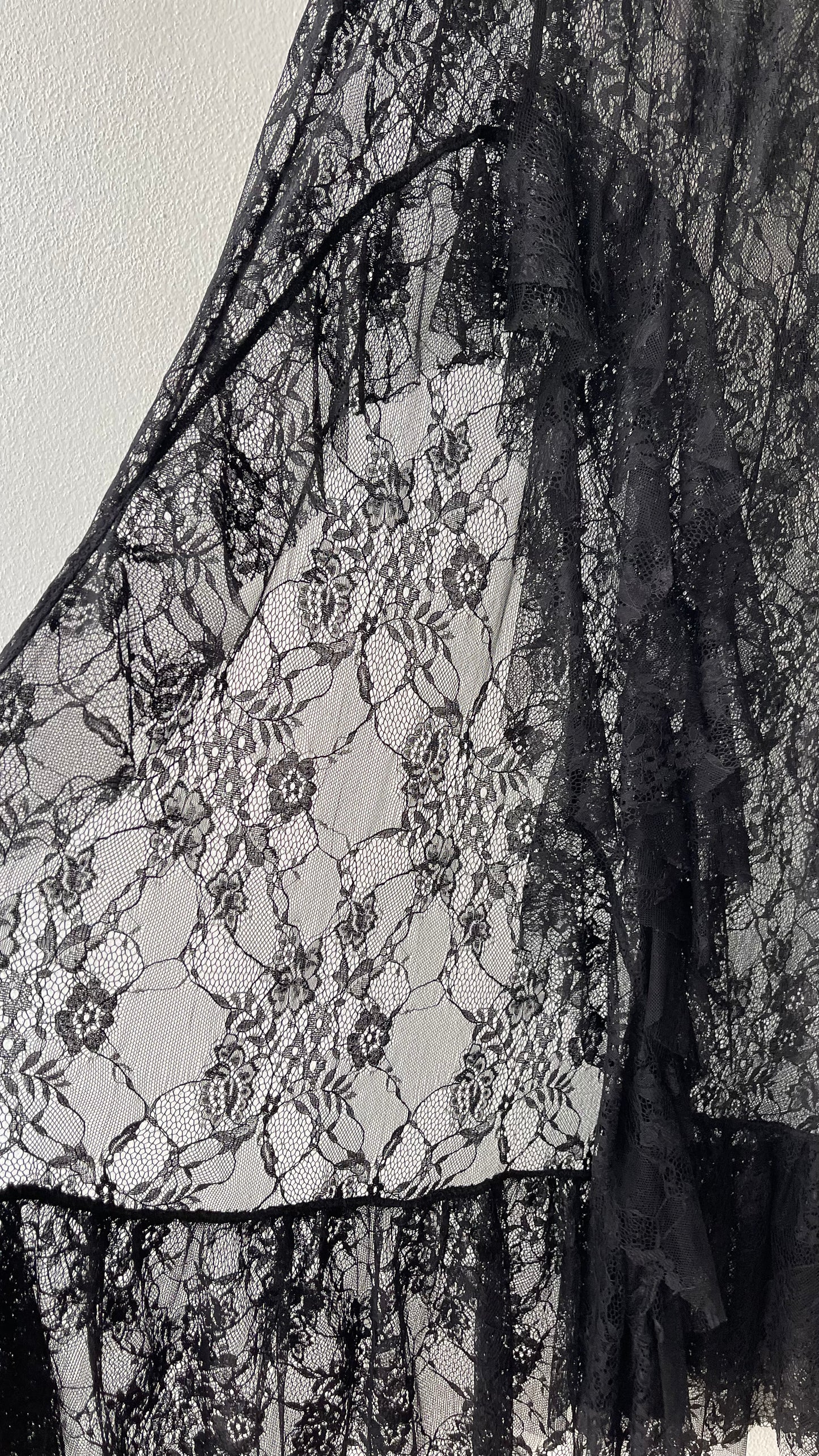 Gonna pizzo nero