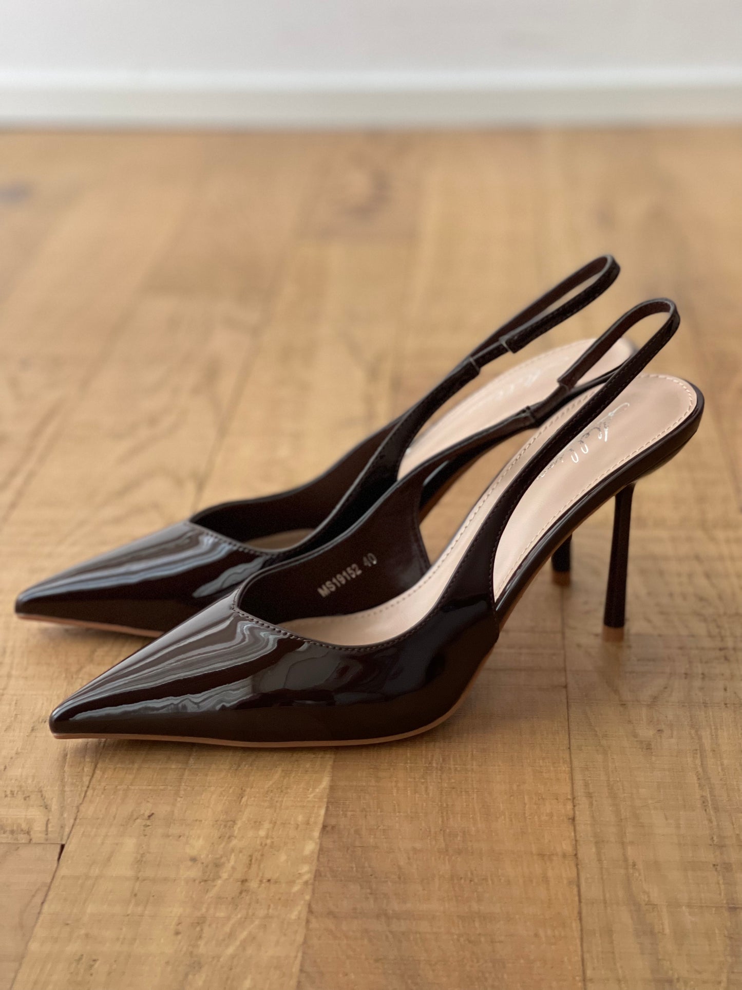 Slingback vernice marrone