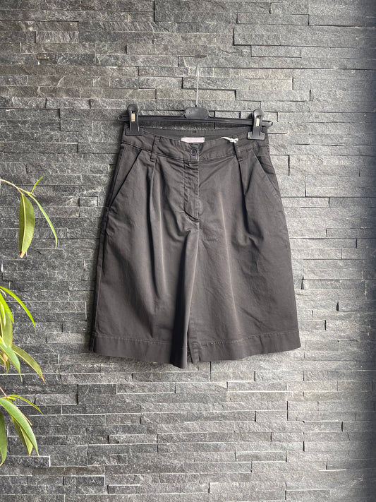 Black Bermuda