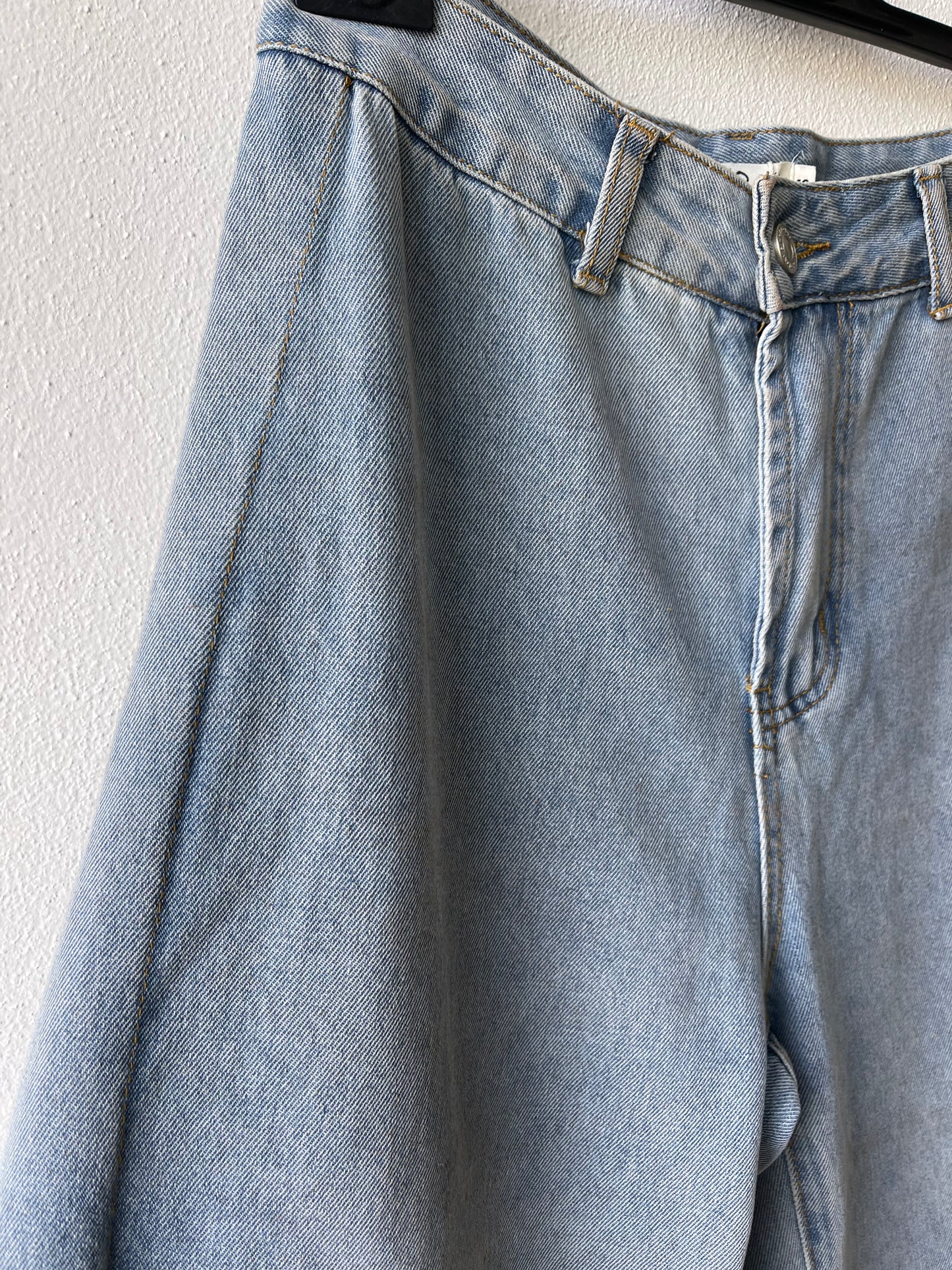 Jeans balloon spacco