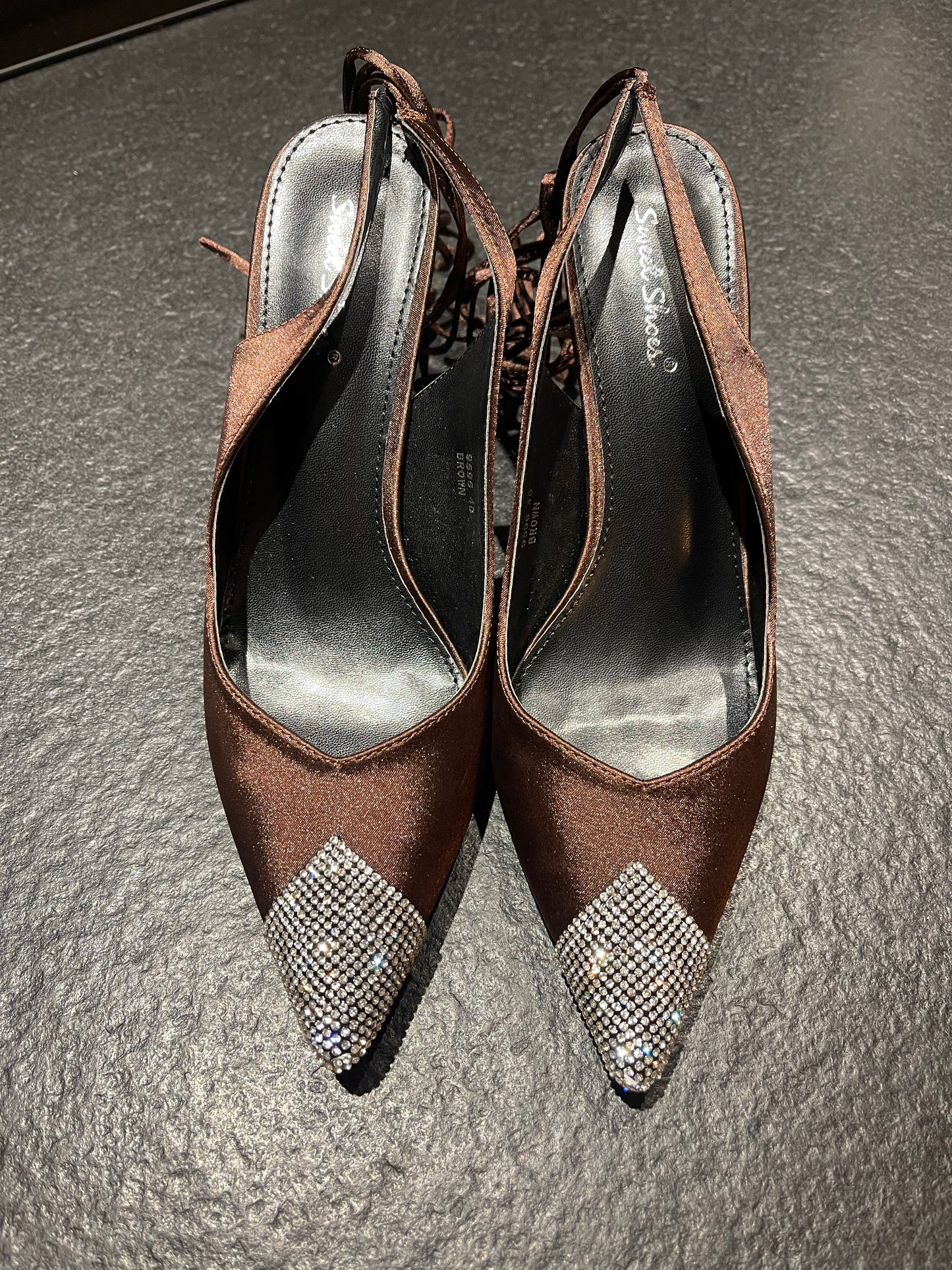 Laura brown pumps
