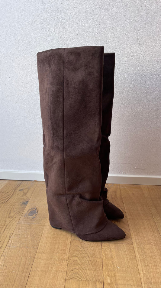 Stivale marrone scamosciato alto