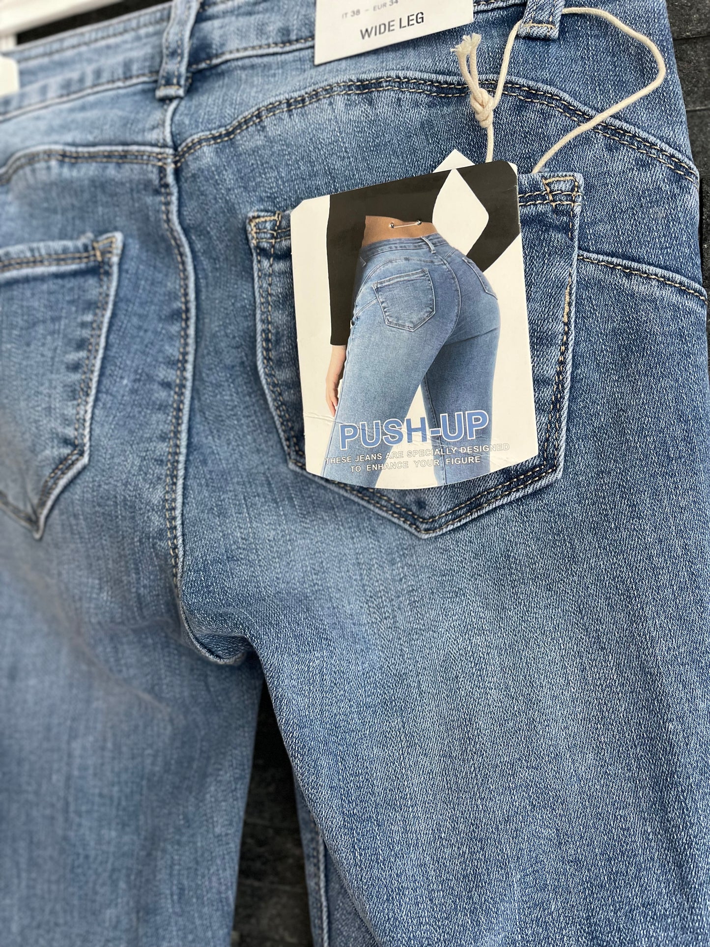 Jeans svasato lavaggio chiaro