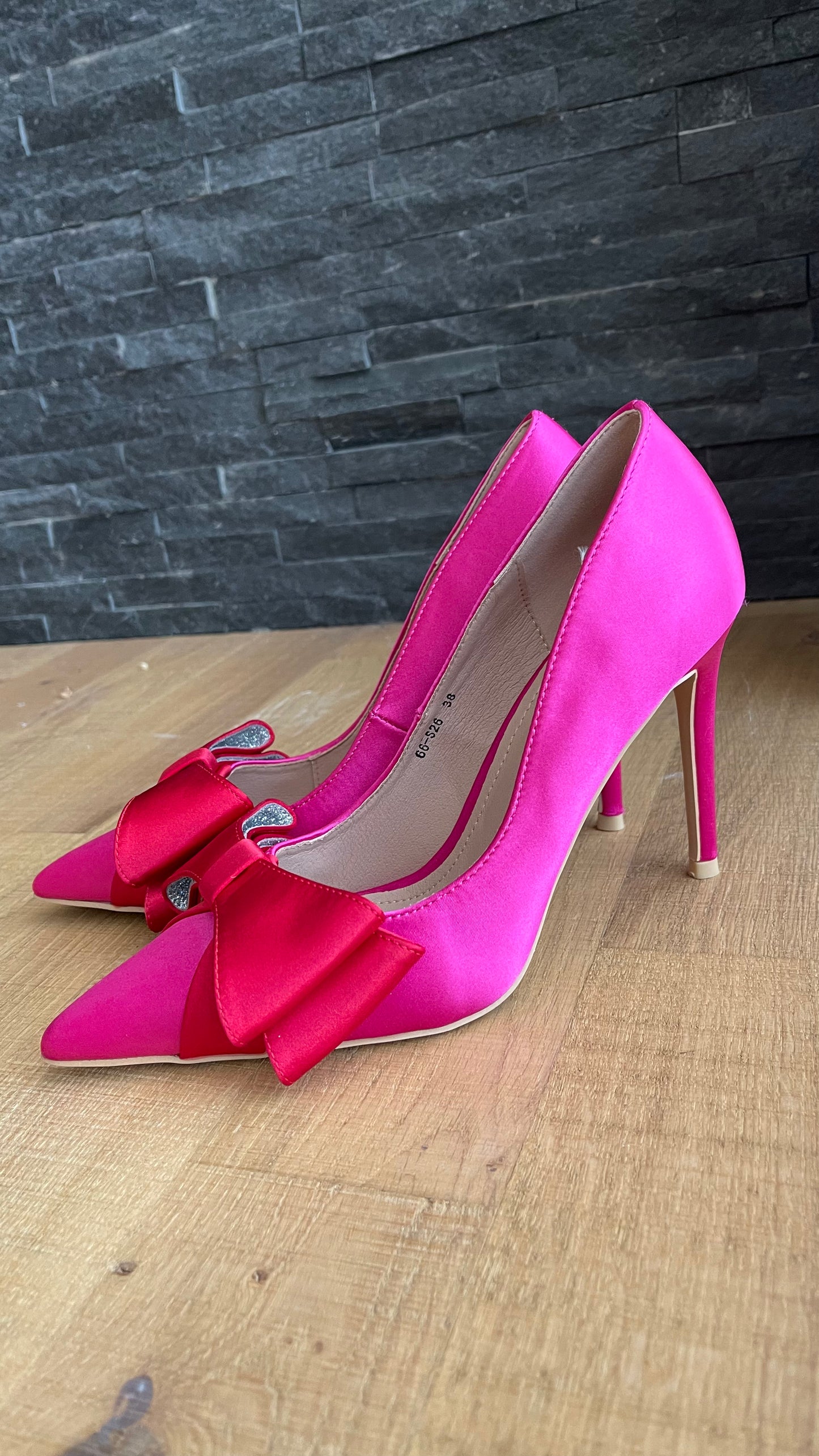 Red bow heel